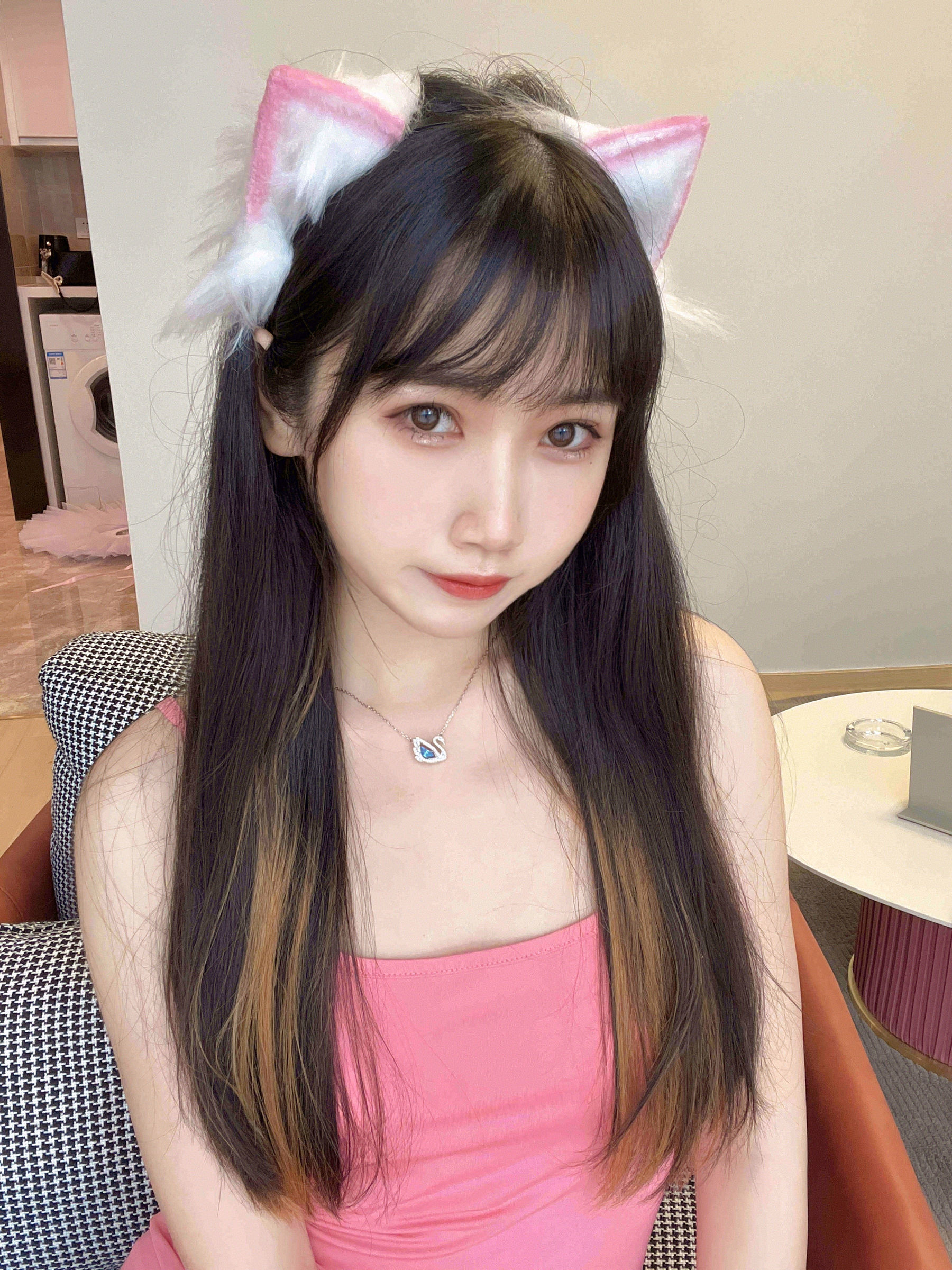 微博人气Coser不呆猫 – 浴室粉色激凸人妻 [39P]