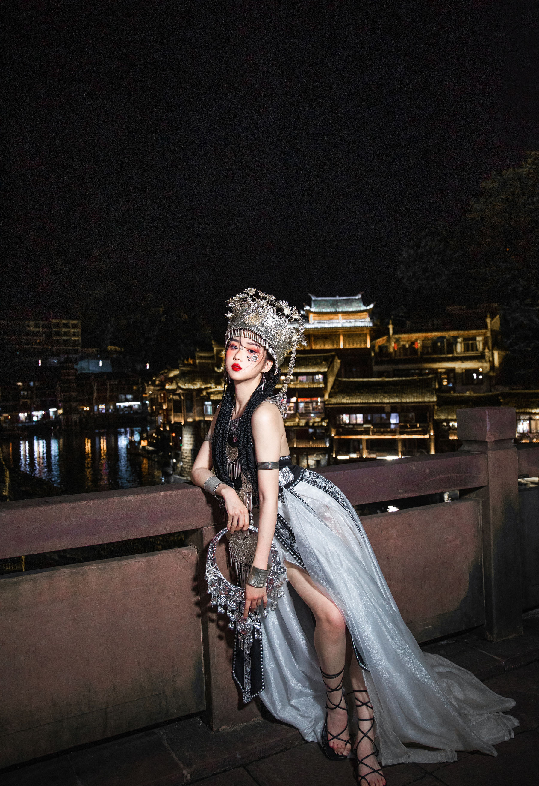 瓦斯塔亚小龙虾 – 苗疆女子 [18P]