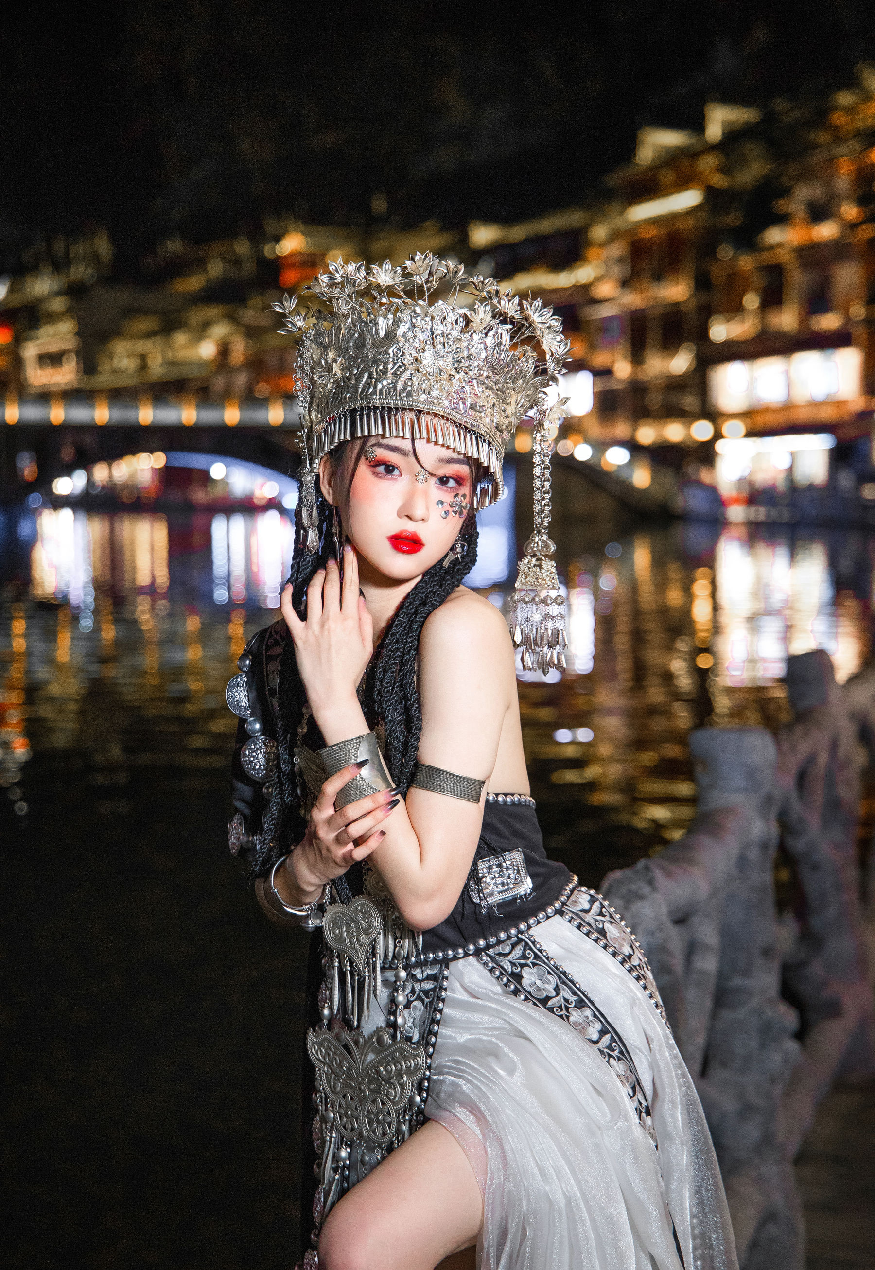 瓦斯塔亚小龙虾 – 苗疆女子 [18P]