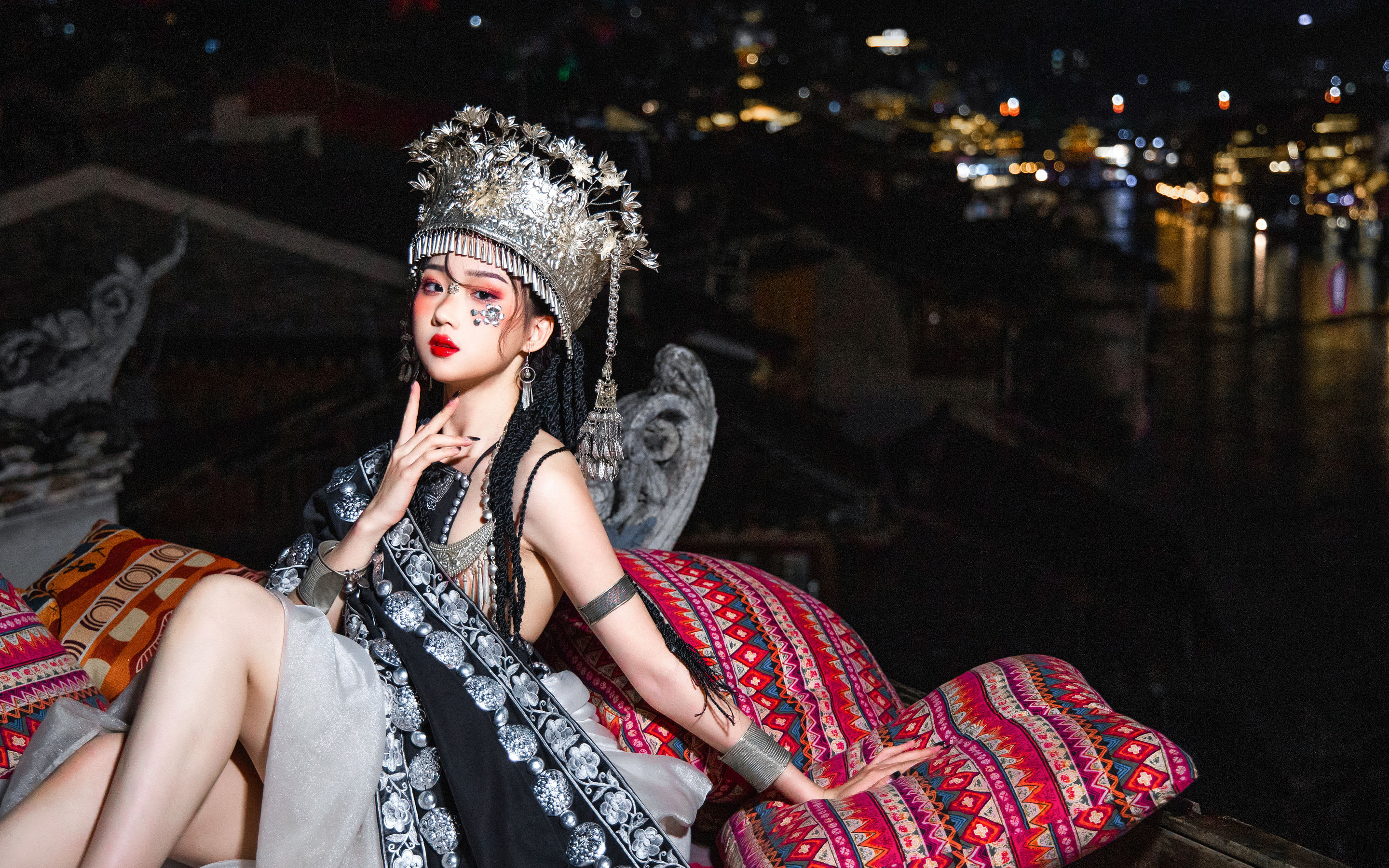 瓦斯塔亚小龙虾 – 苗疆女子 [18P]