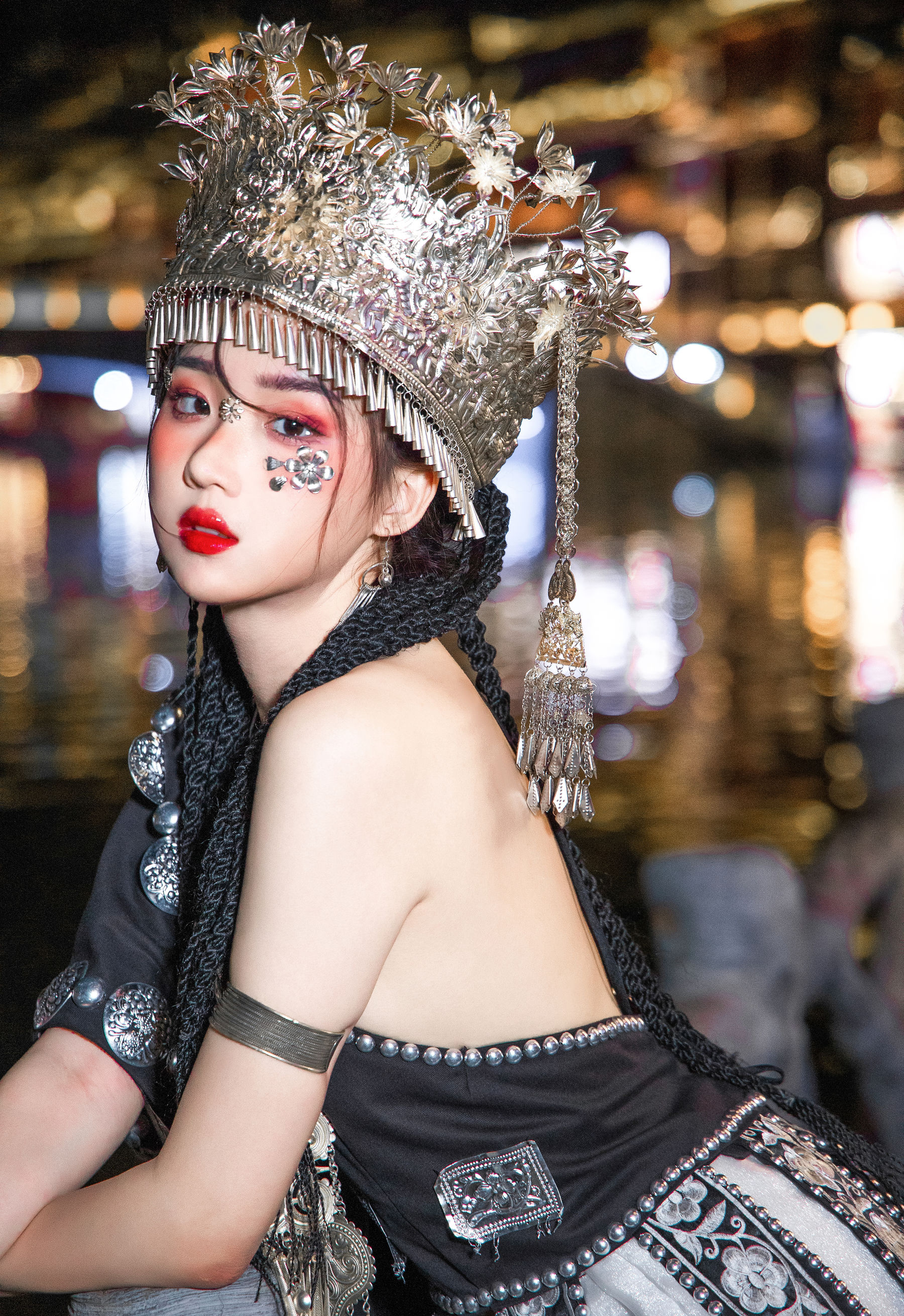 瓦斯塔亚小龙虾 – 苗疆女子 [18P]