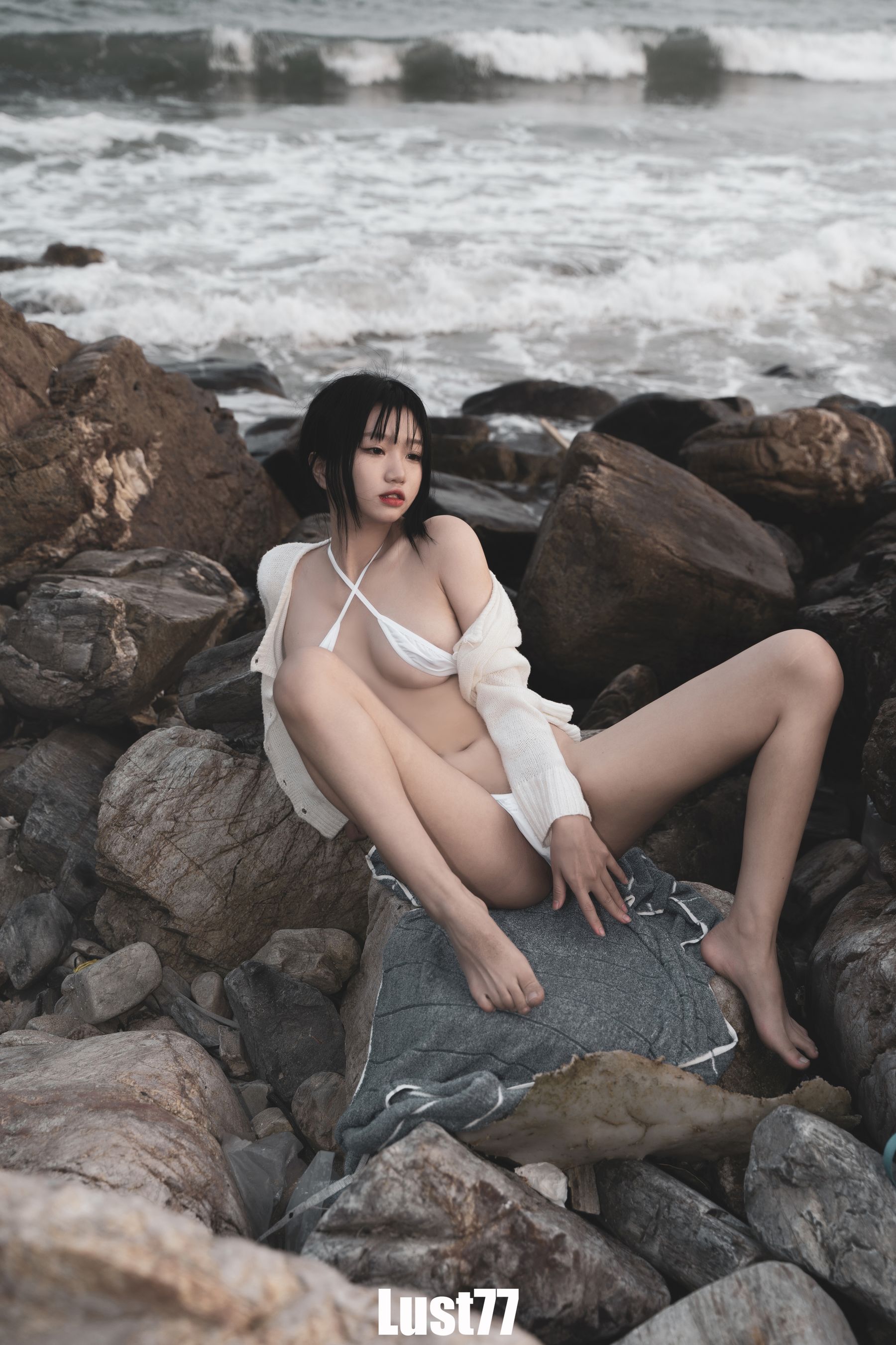 动漫博主柒柒要乖哦 – 礁石海岸 [52P]