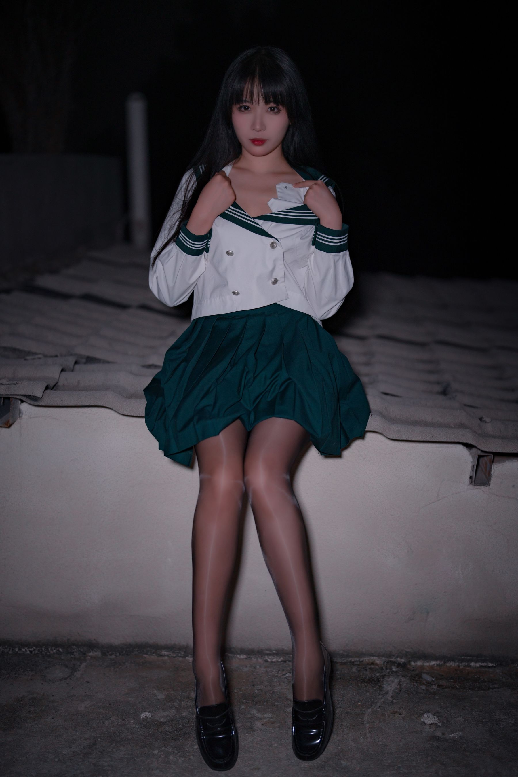 轩萧学姐 – 屋顶JK [11P]