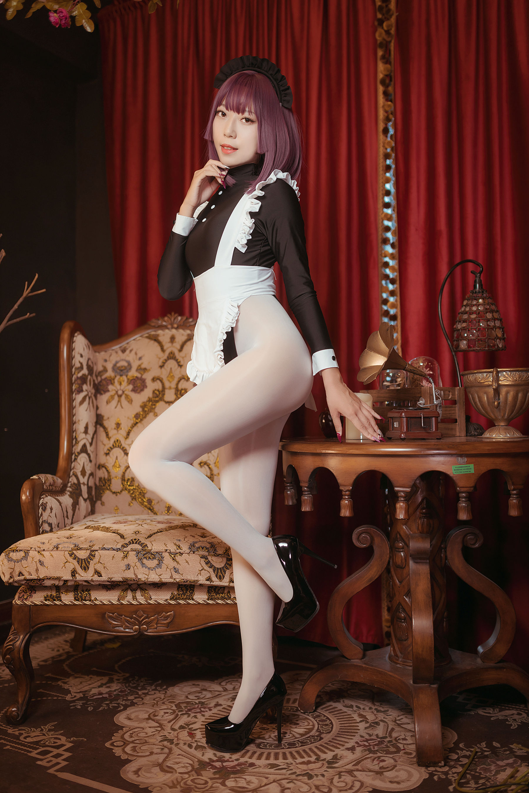 动漫博主Money冷冷 – 高叉女仆 [25P]