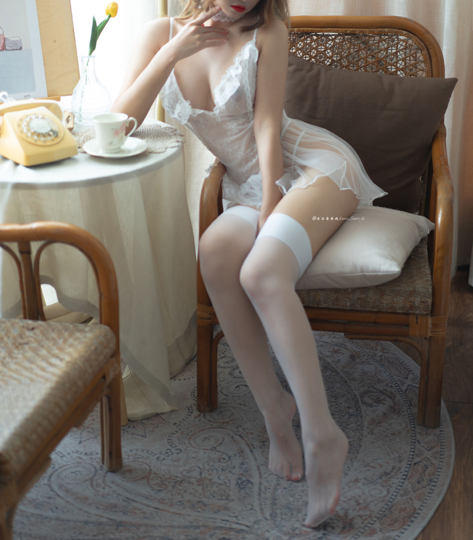 动漫博主柒柒要乖哦 – 清晨 [32P]