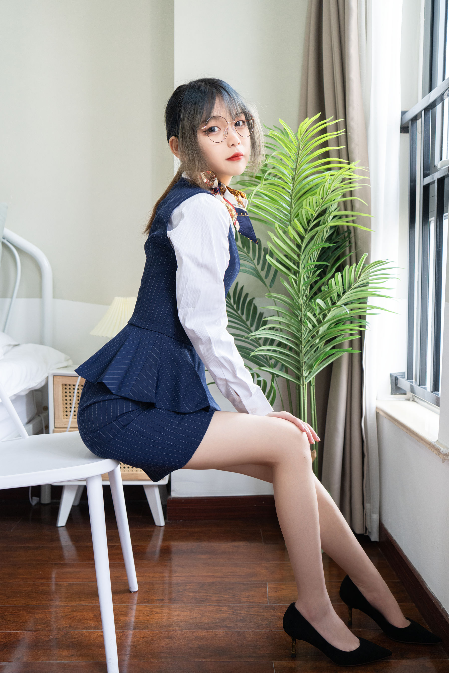 梨瑾瑾 – 乘务员 [20P]