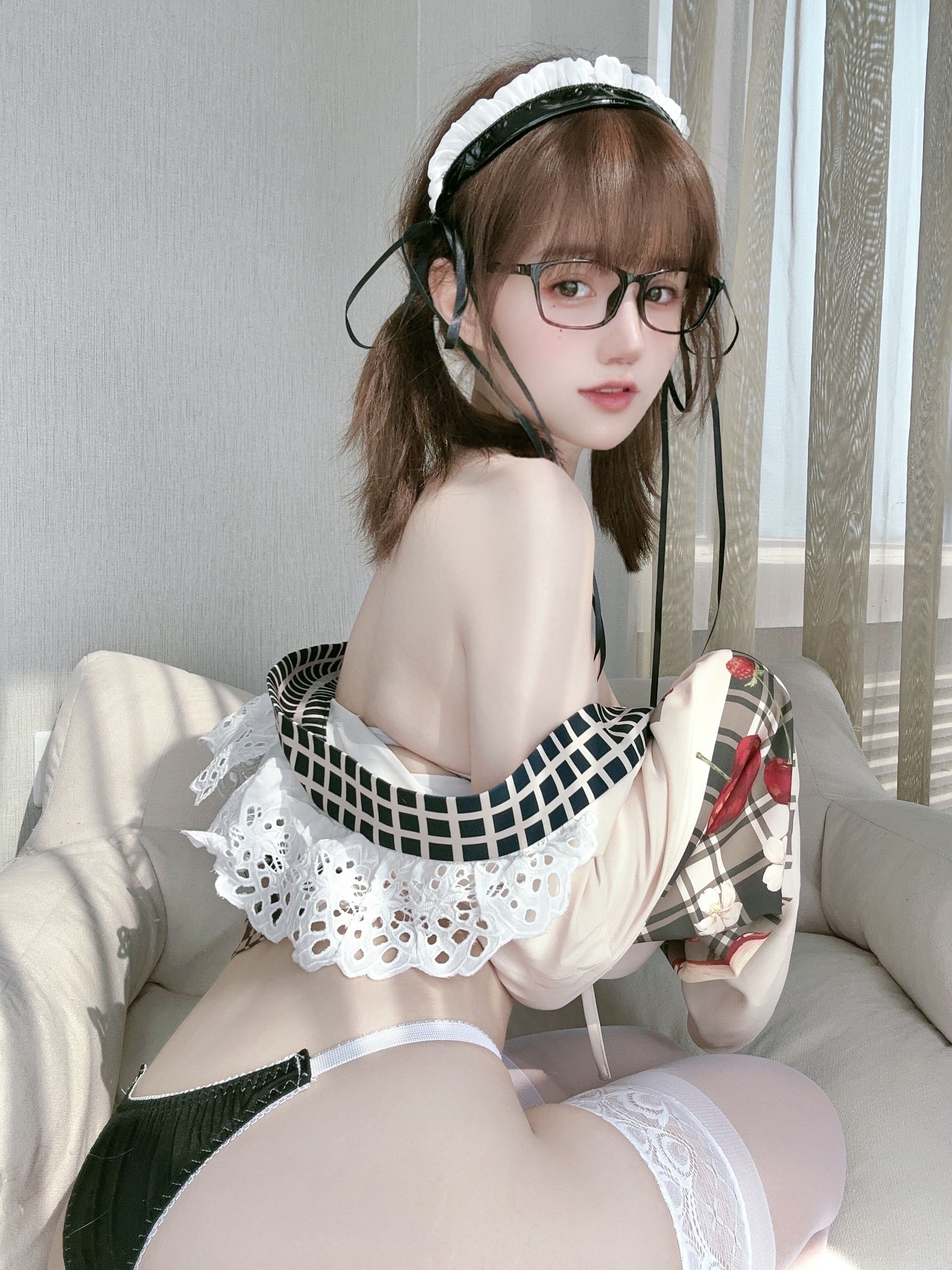 动漫博主小仓千代w 2023年03月 fantia三月的女仆 [15P]