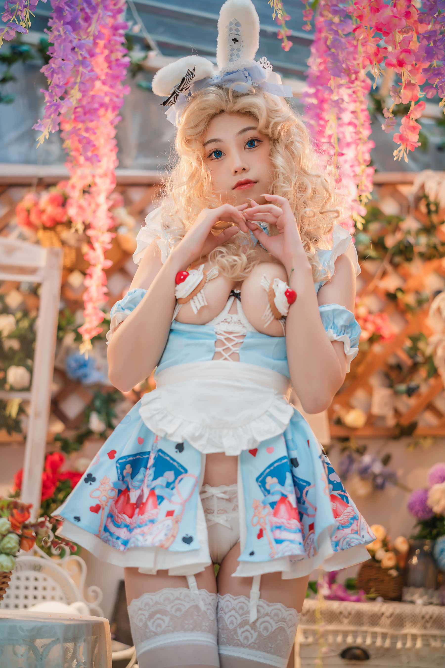 萌系小姐姐蜜汁猫裘 – 爱丽丝梦游仙境 兔子先生 [50P]