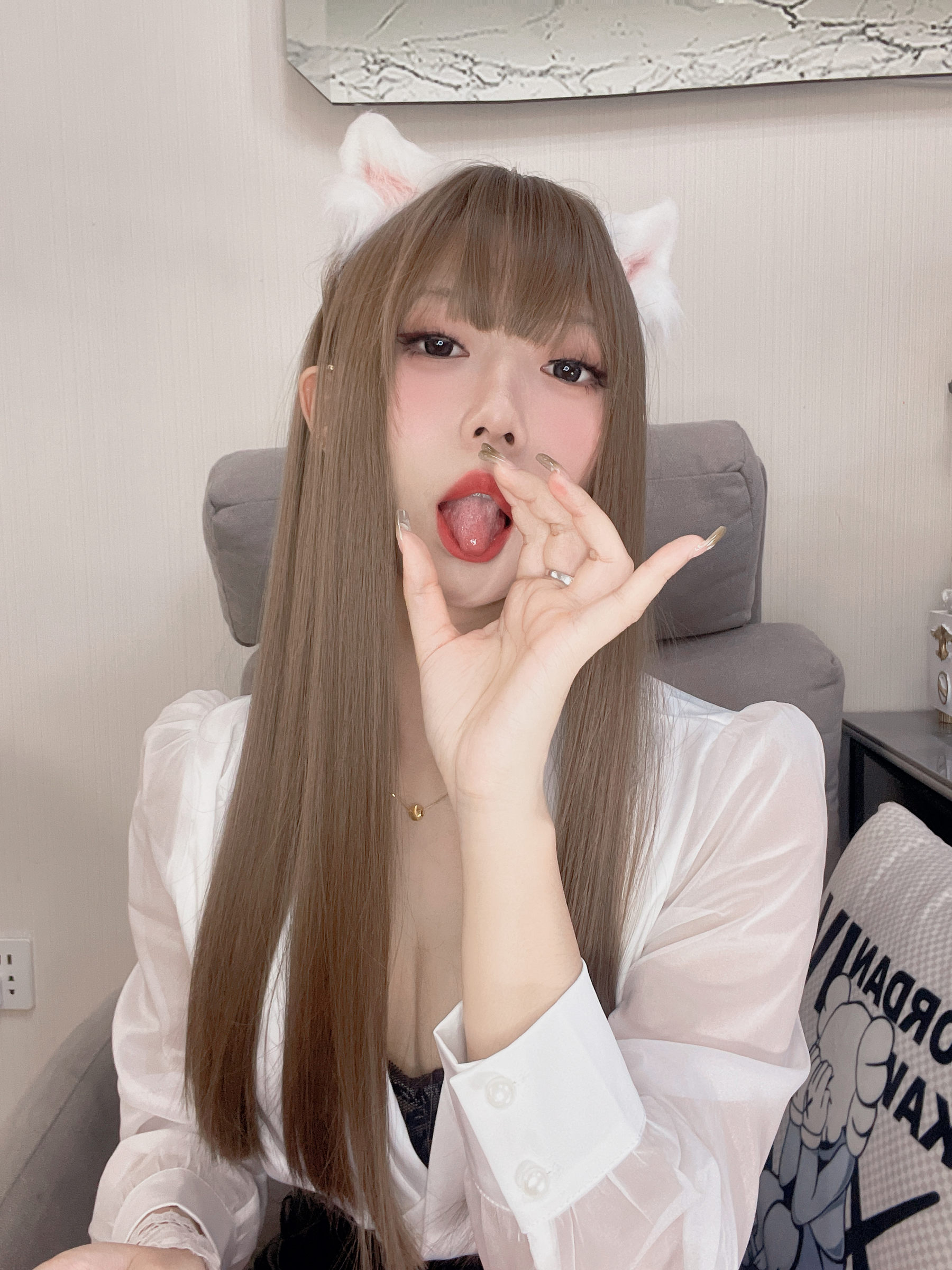 Money冷冷 – OL妖精的尾巴 [73P]