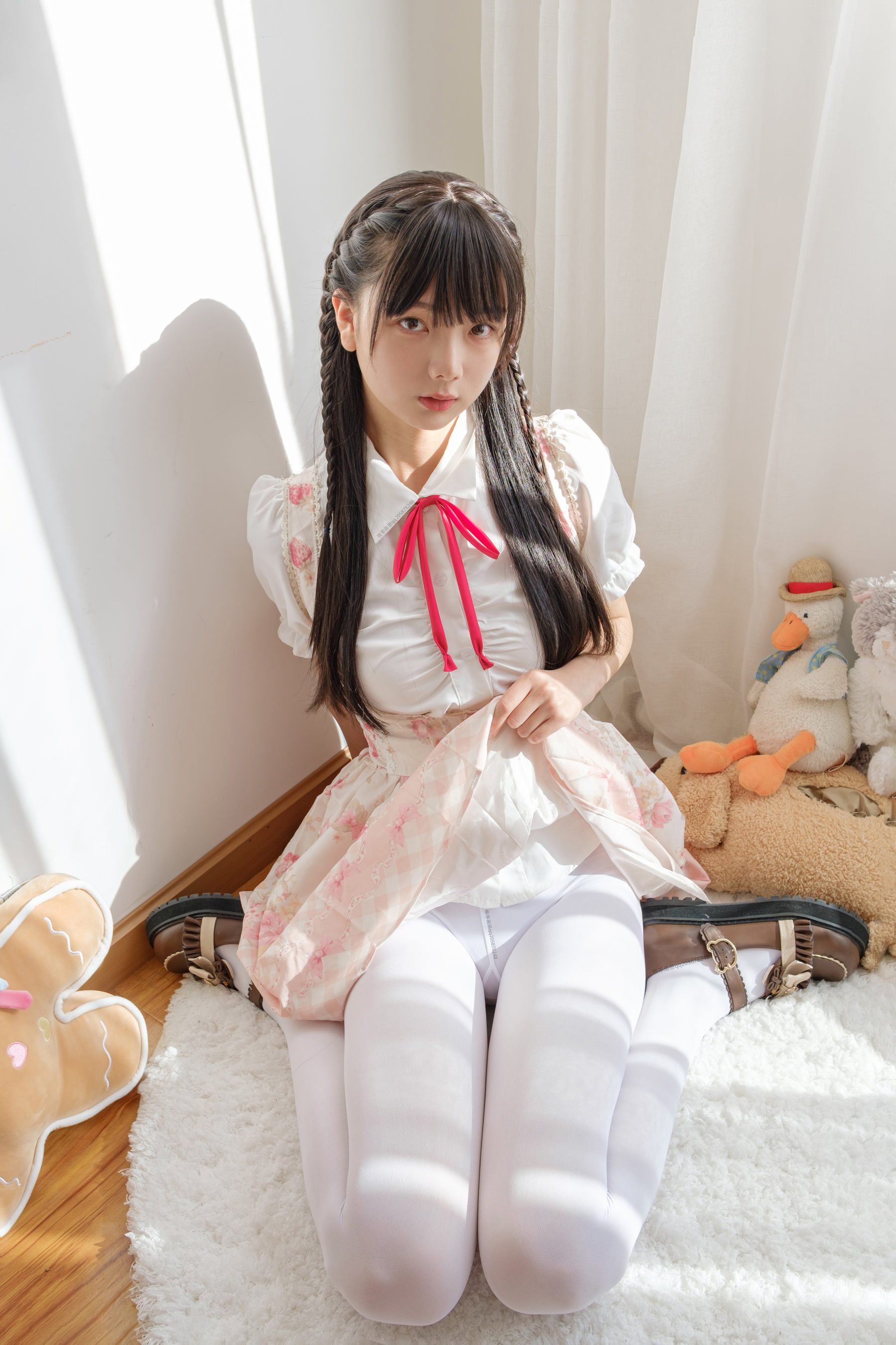 柴系小乖(稚乖画册) – 夜夜 白丝JK [81P]