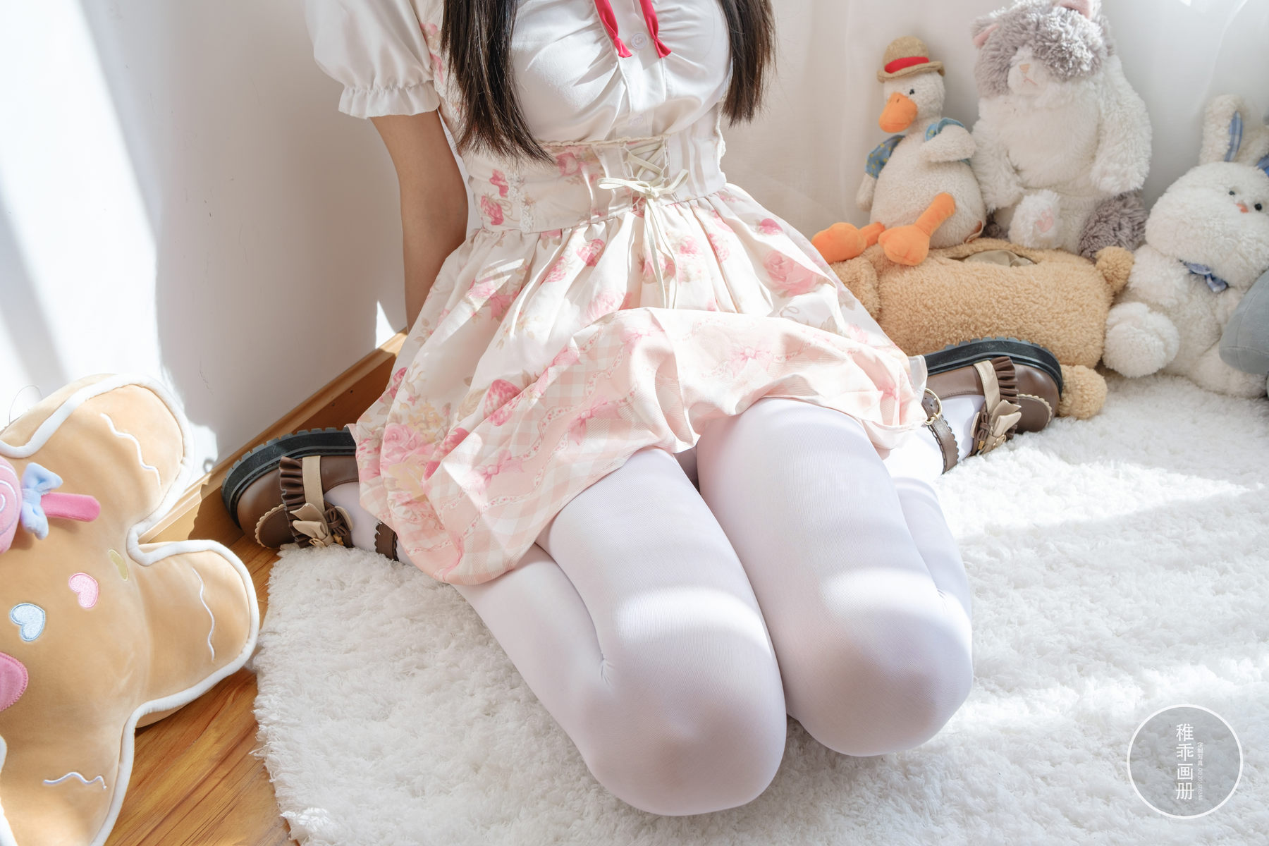 柴系小乖(稚乖画册) – 夜夜 白丝JK [81P]