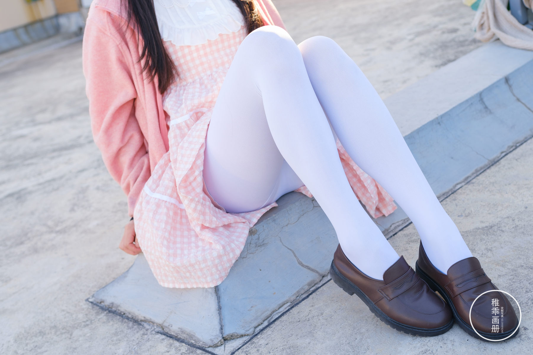 柴系小乖(稚乖画册) – 夜夜 天台粉裙 [82P]