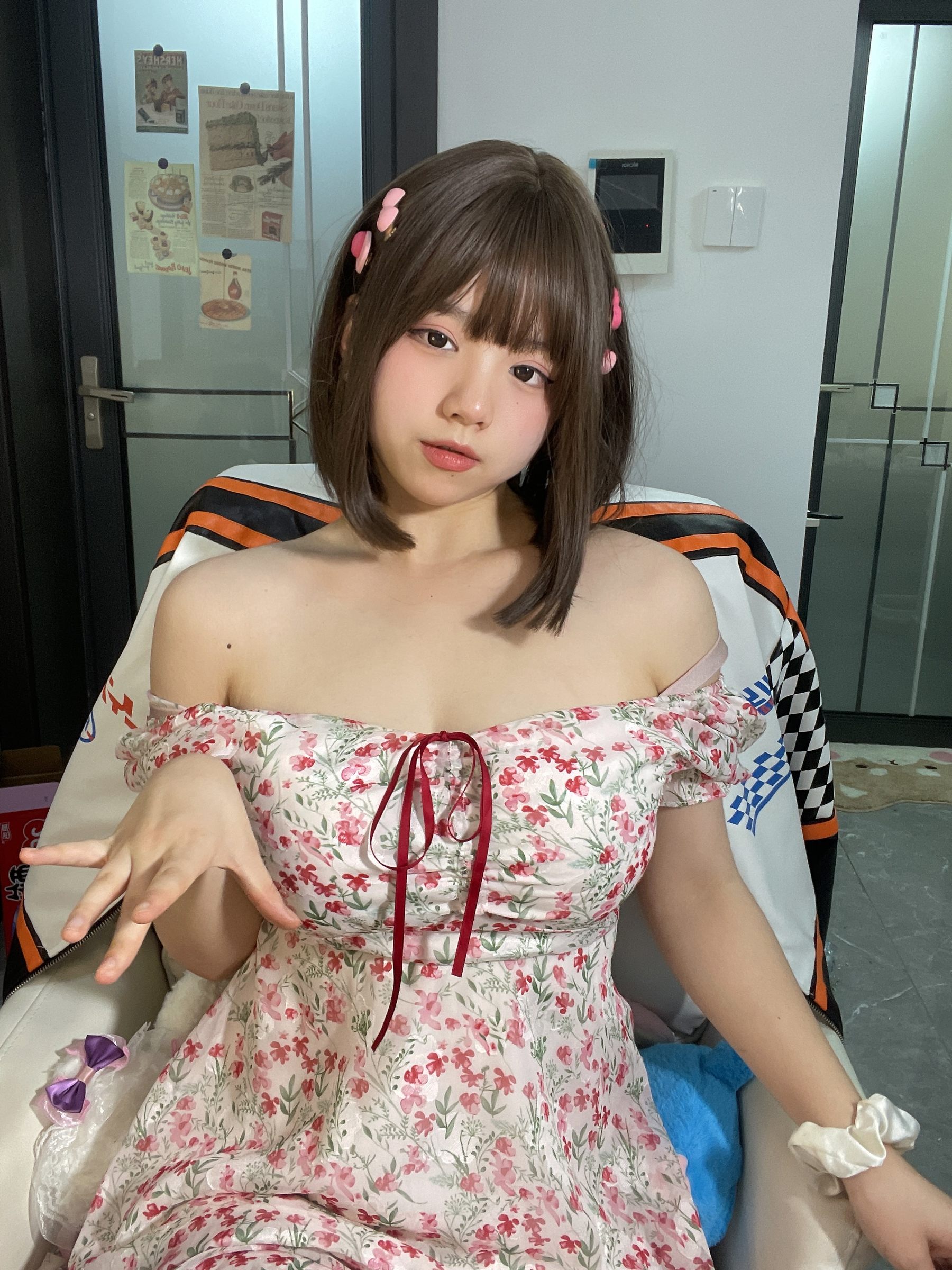 葱油饼 – 碎花裙 [18P]