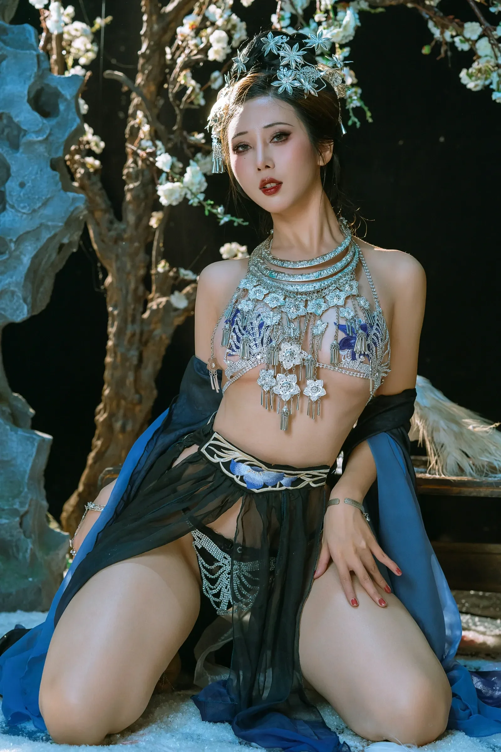 云溪溪&#038;轩萧学姐 – 苗疆少女 [24P]