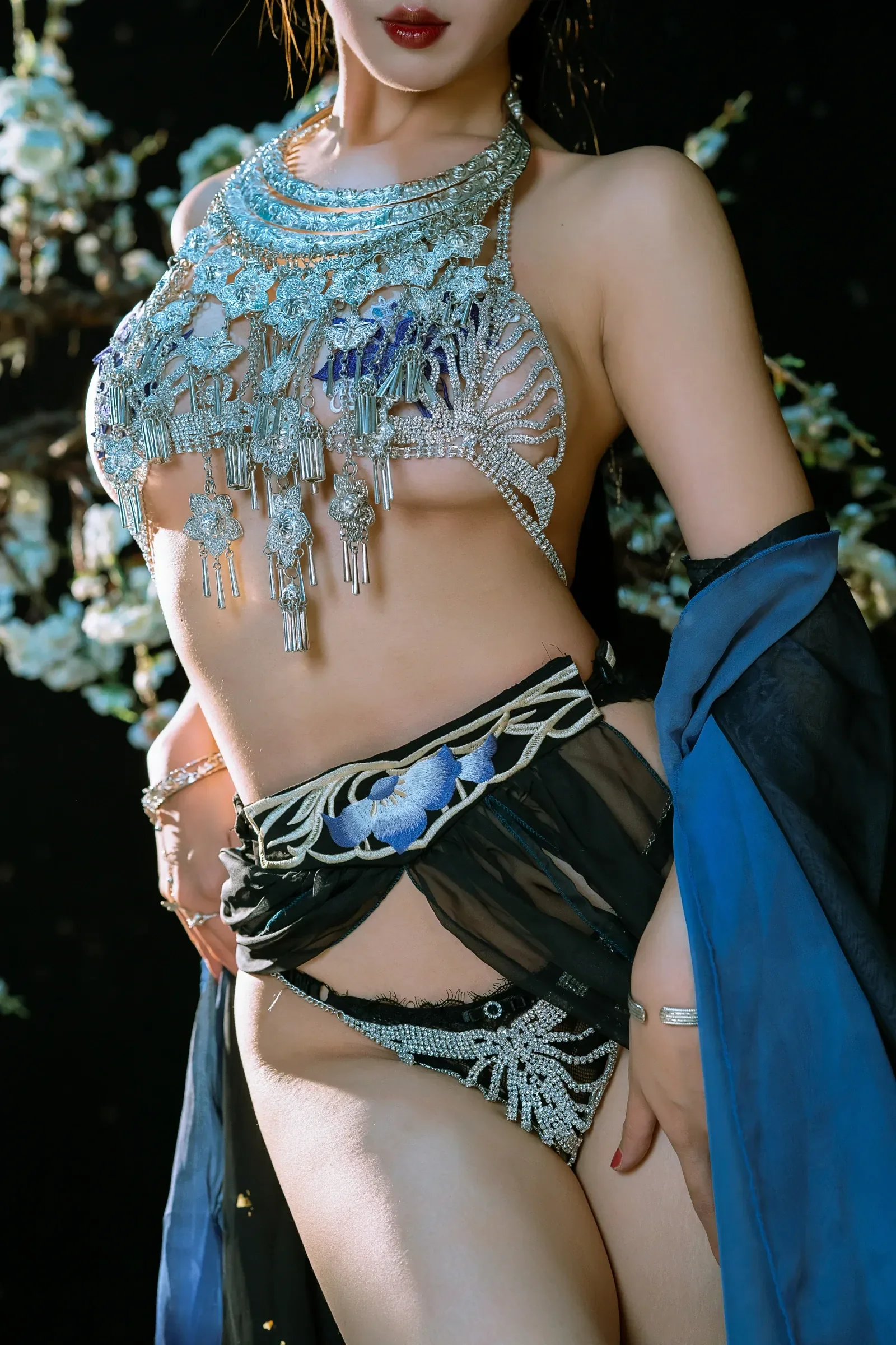 云溪溪&#038;轩萧学姐 – 苗疆少女 [24P]