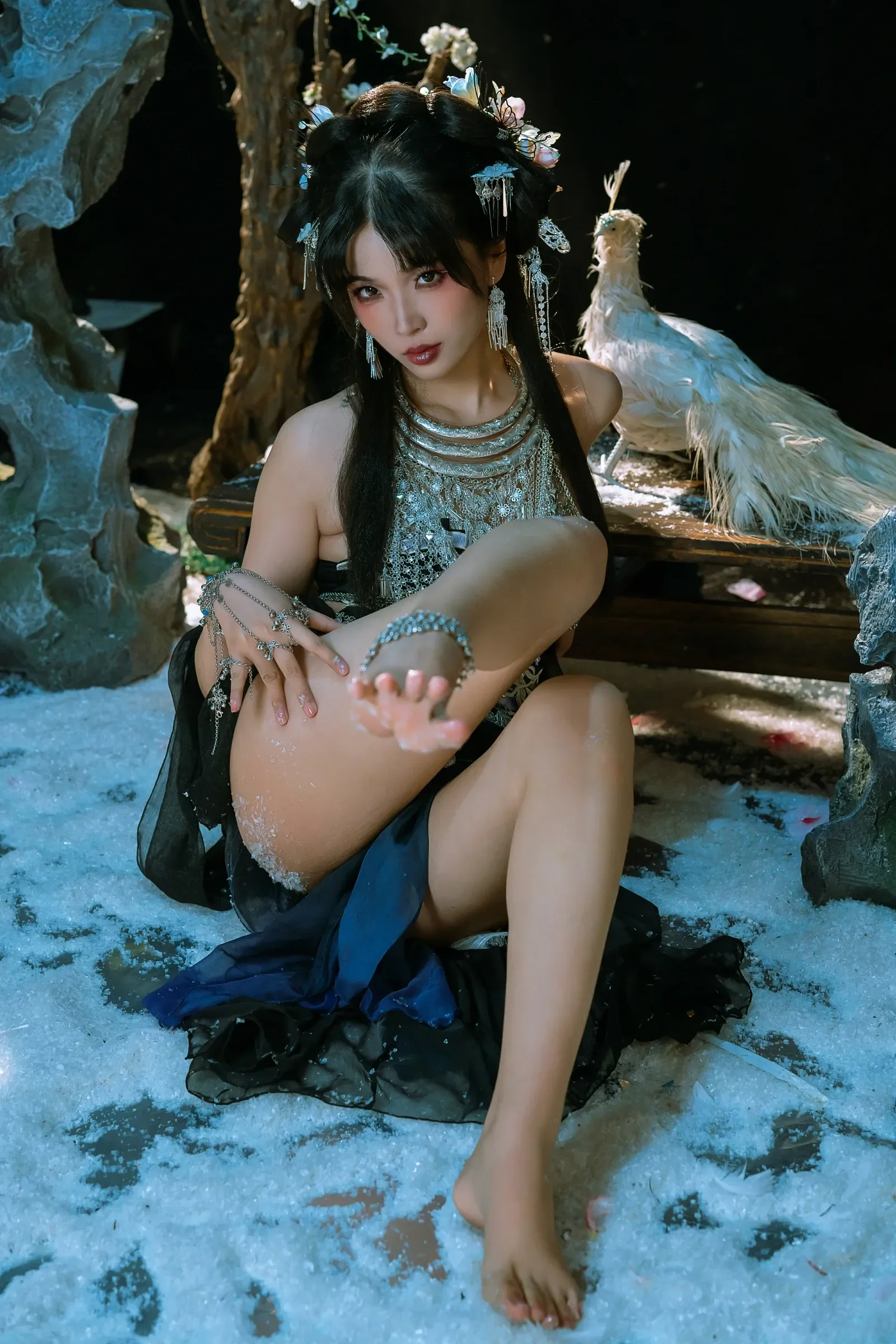 云溪溪&#038;轩萧学姐 – 苗疆少女 [24P]