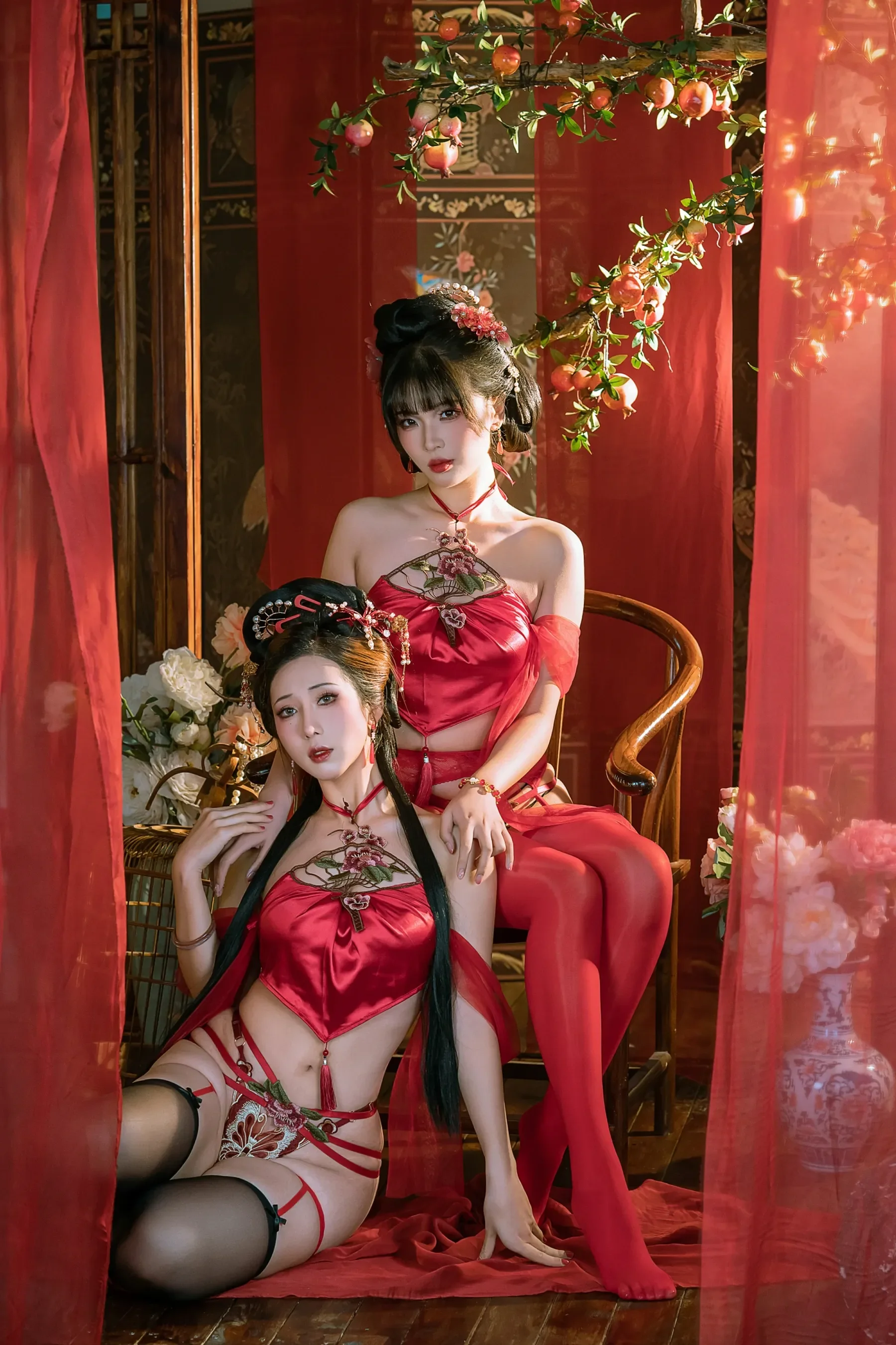 云溪溪&#038;轩萧学姐 – 情趣肚兜 [23P]