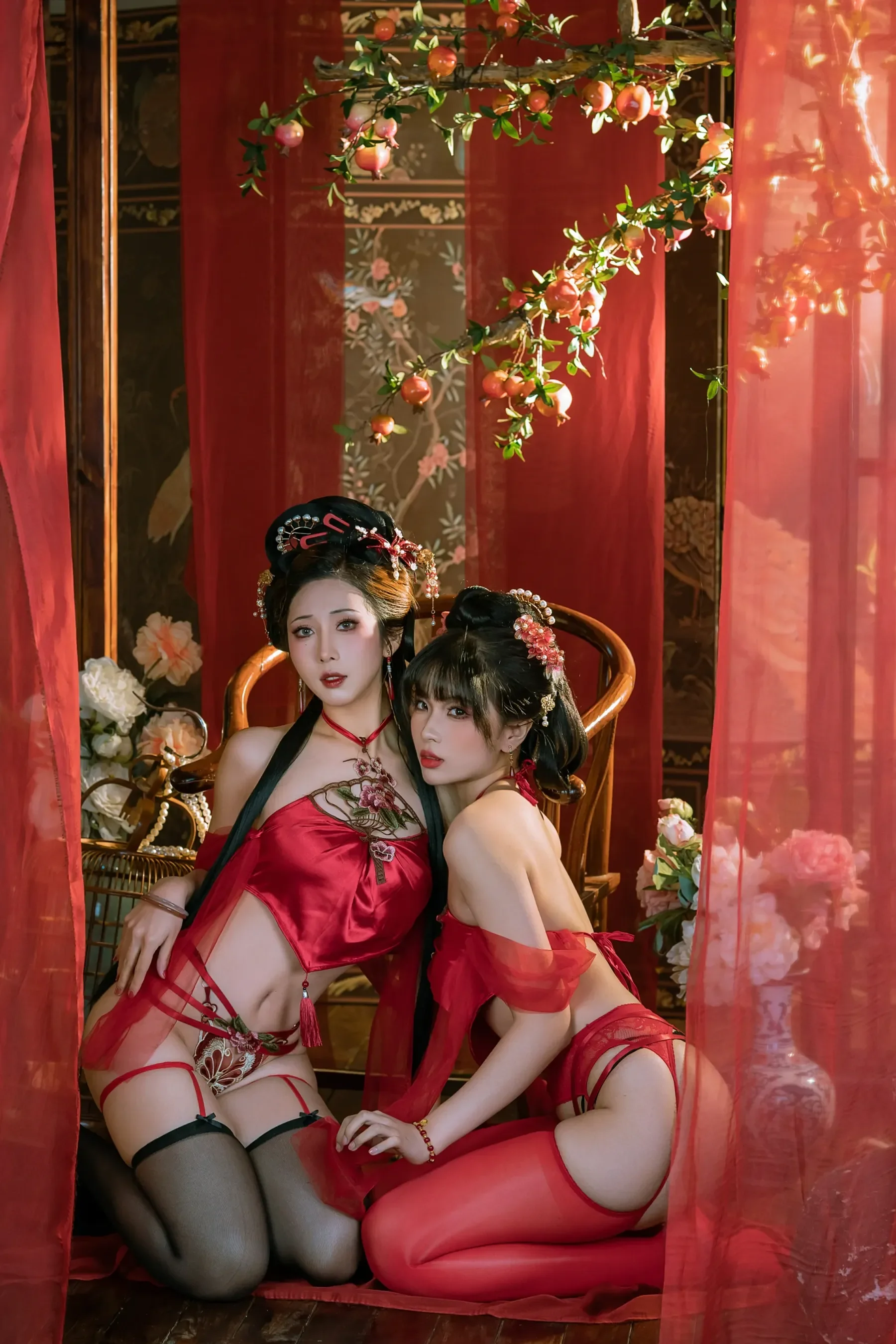 云溪溪&#038;轩萧学姐 – 情趣肚兜 [23P]