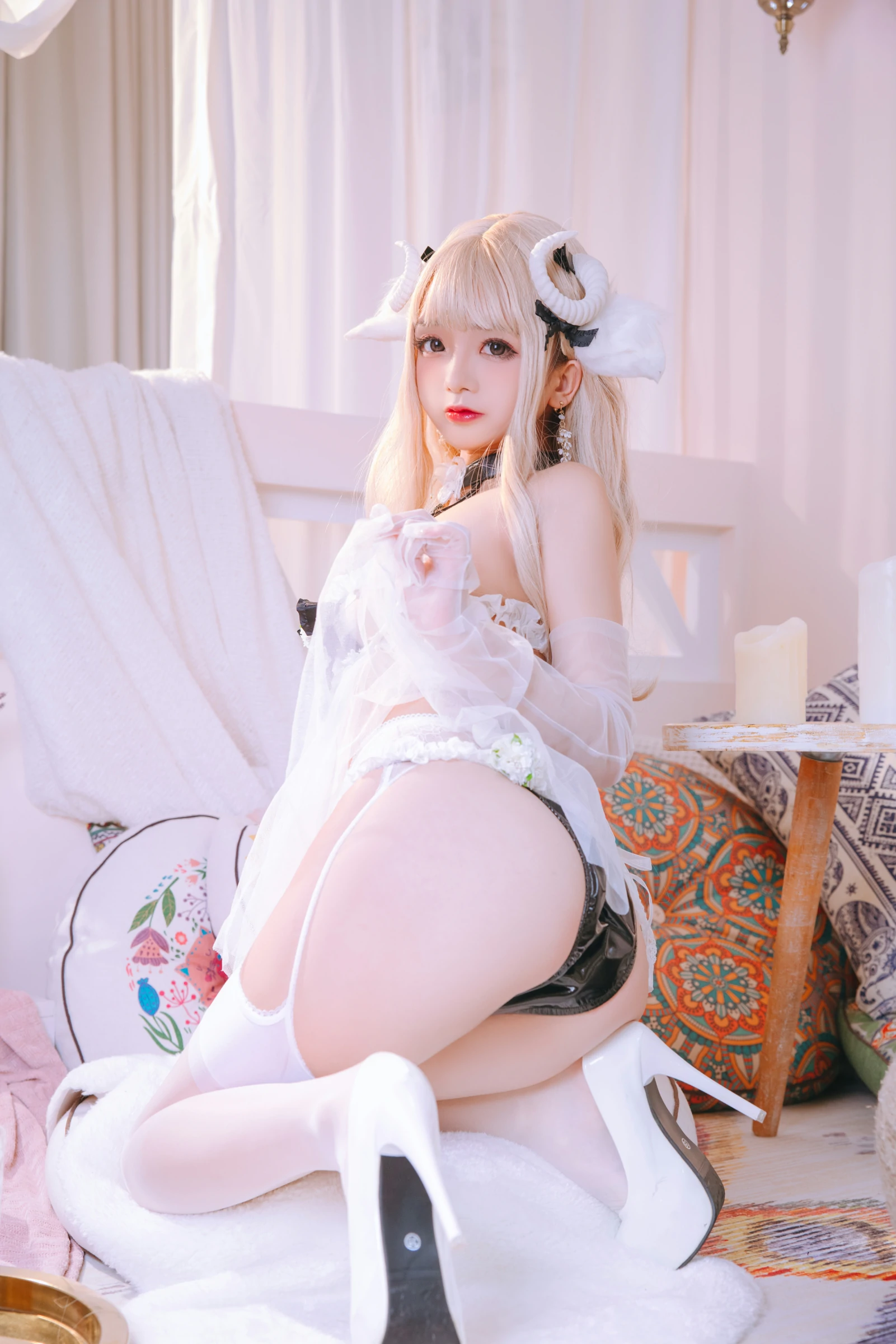 日奈娇 – 白小绵羊 [70P]