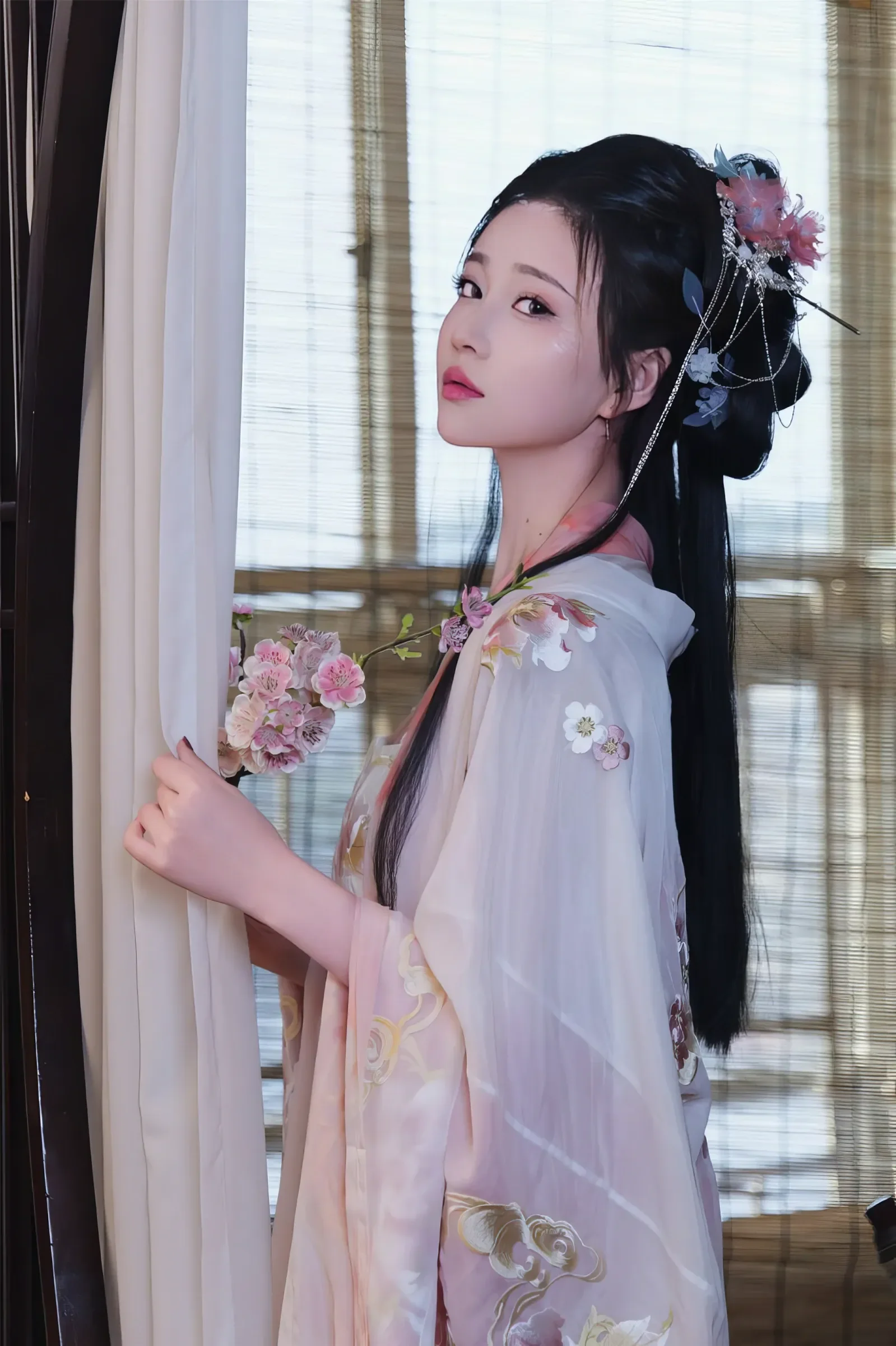 年年Nnian – 古风霓裳 [50P]