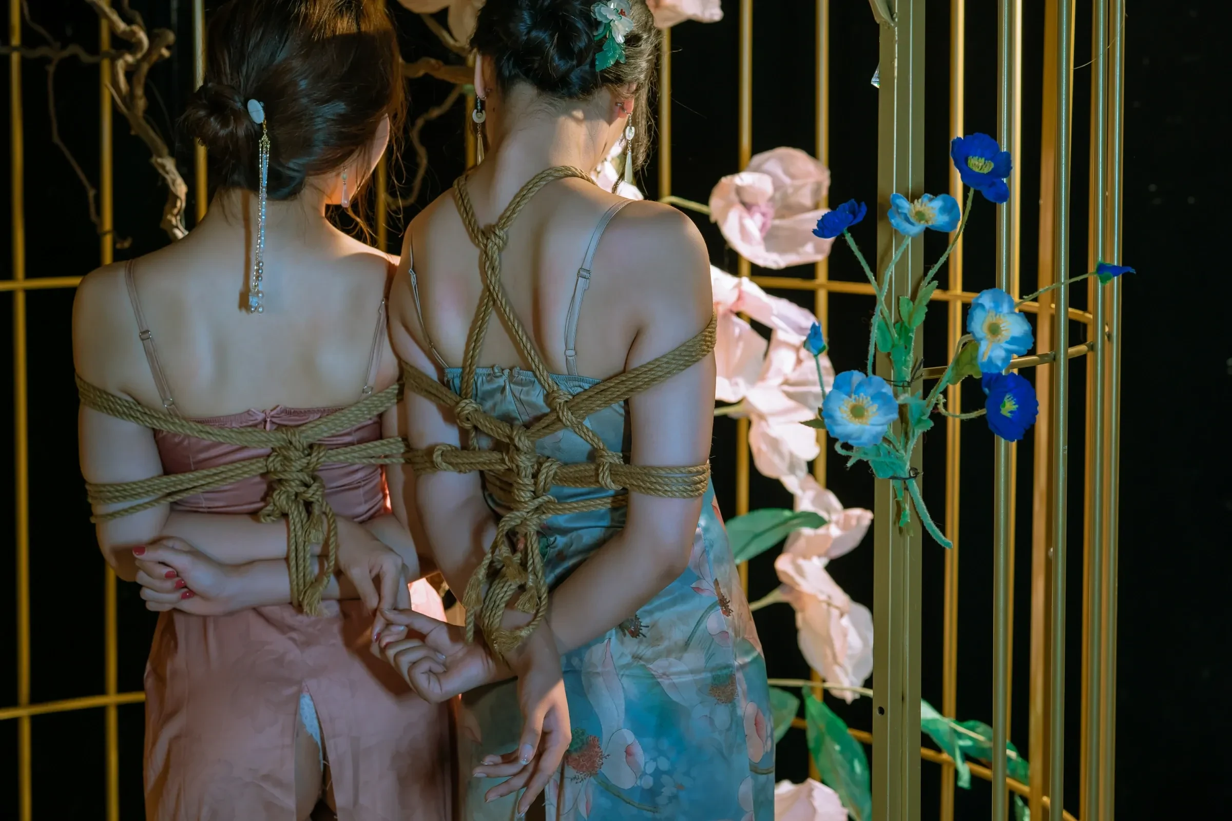 云溪溪&#038;轩萧学姐 – 捆绑双人 [18P]