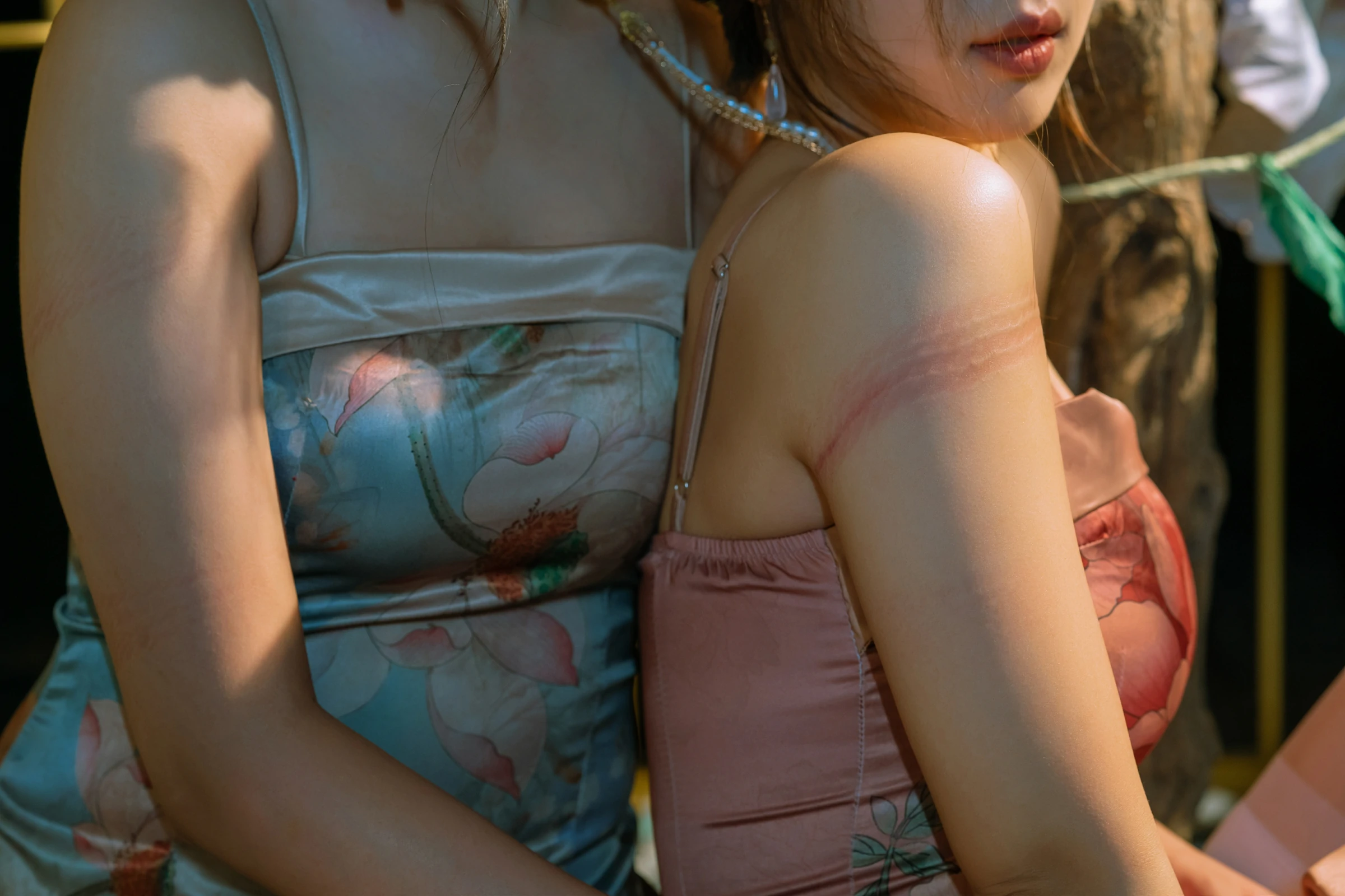 云溪溪&#038;轩萧学姐 – 捆绑双人 [18P]