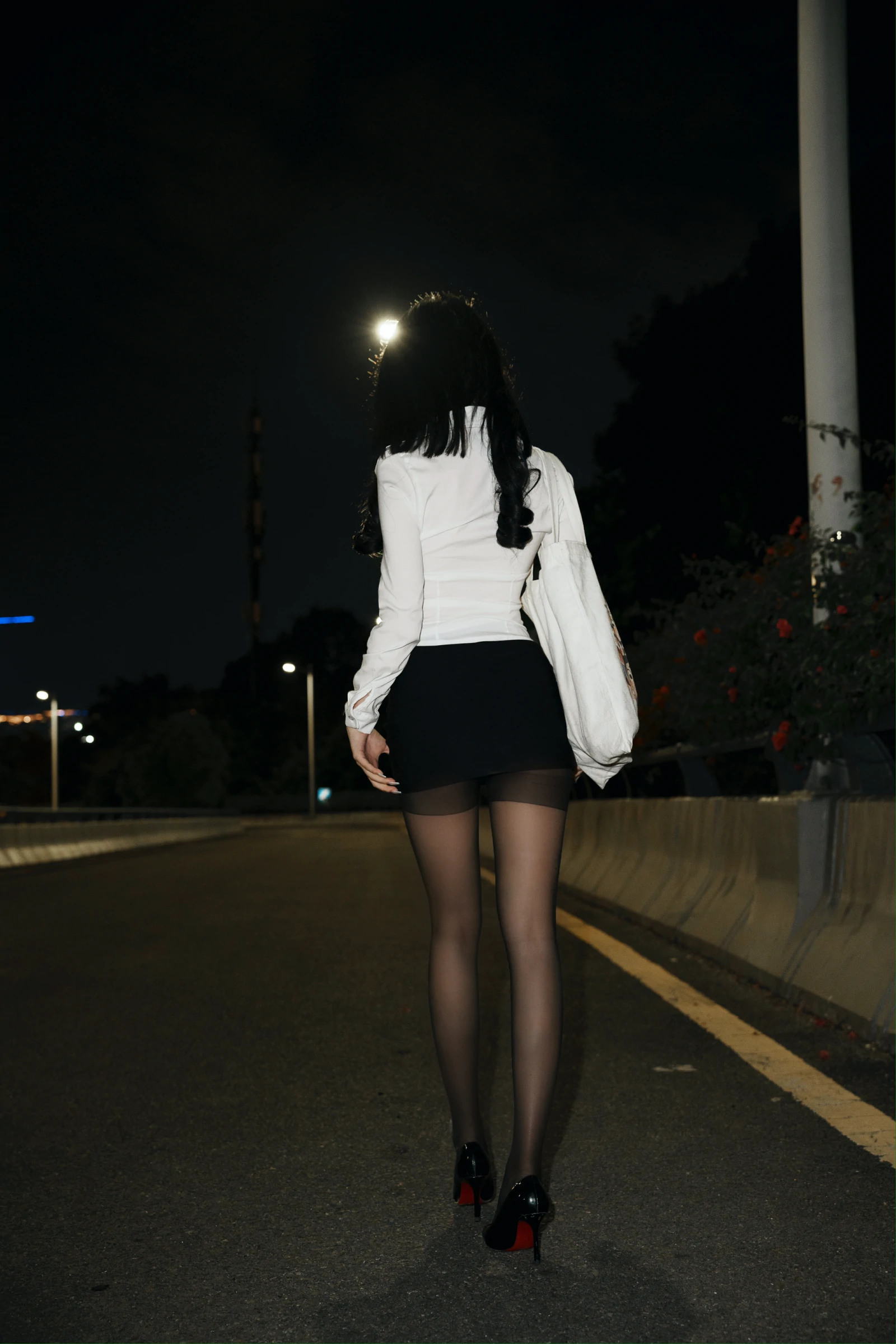 您的蛋蛋 – 尾随 [83P]