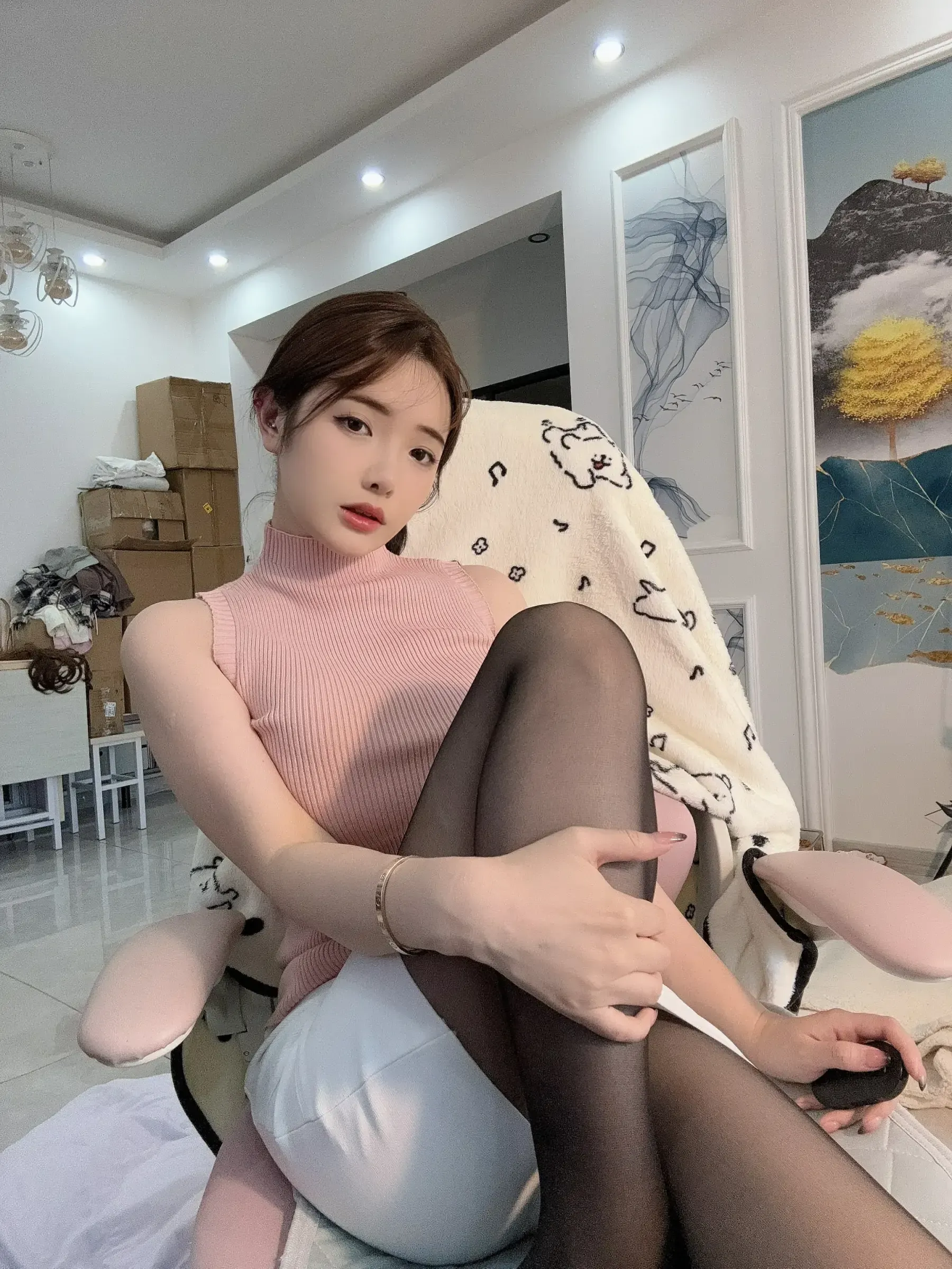 雯妹不讲道理 – 520女友本-黑丝背心包臀裙 [31P]