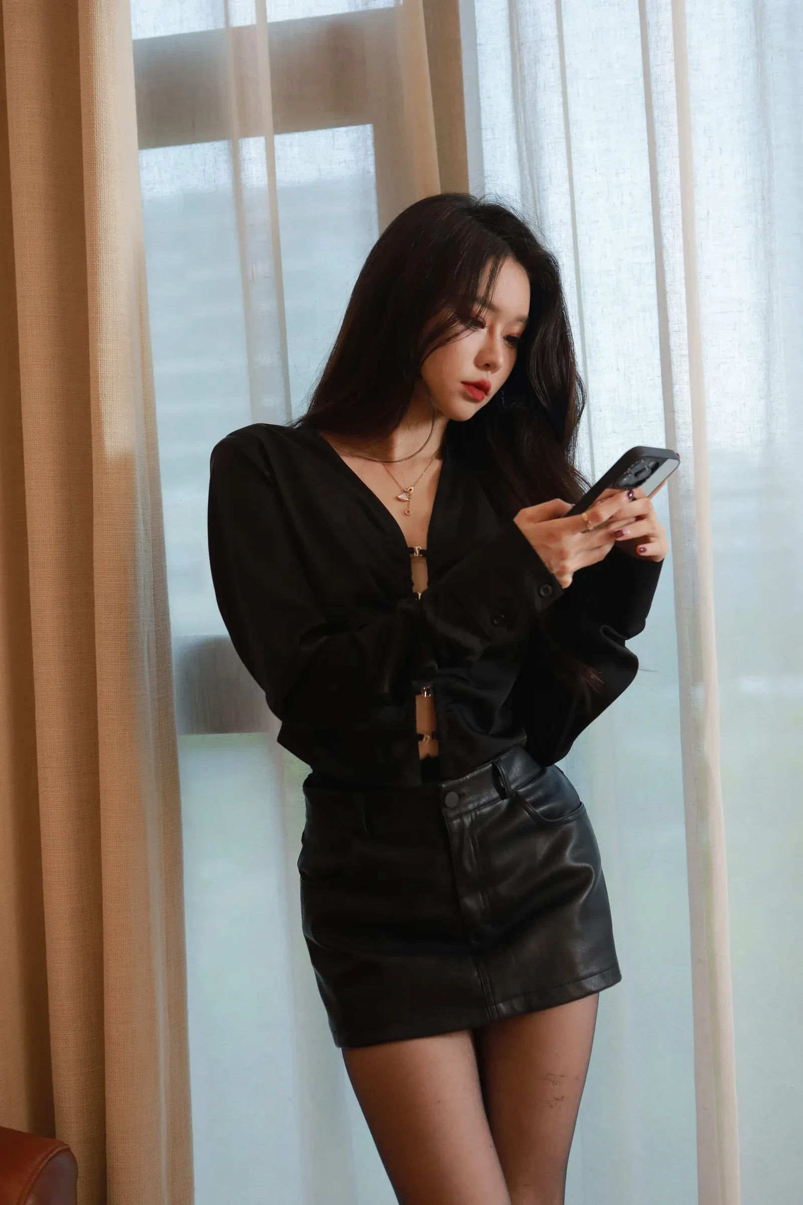 Sia不吃鱼 &#8211; OL黑丝秘书 [97P]