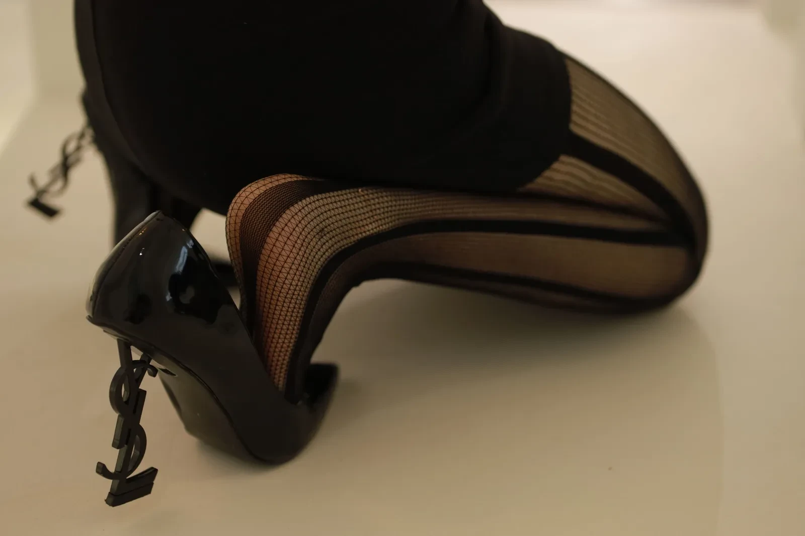 Sia不吃鱼 &#8211; 虾线黑丝 [51P]