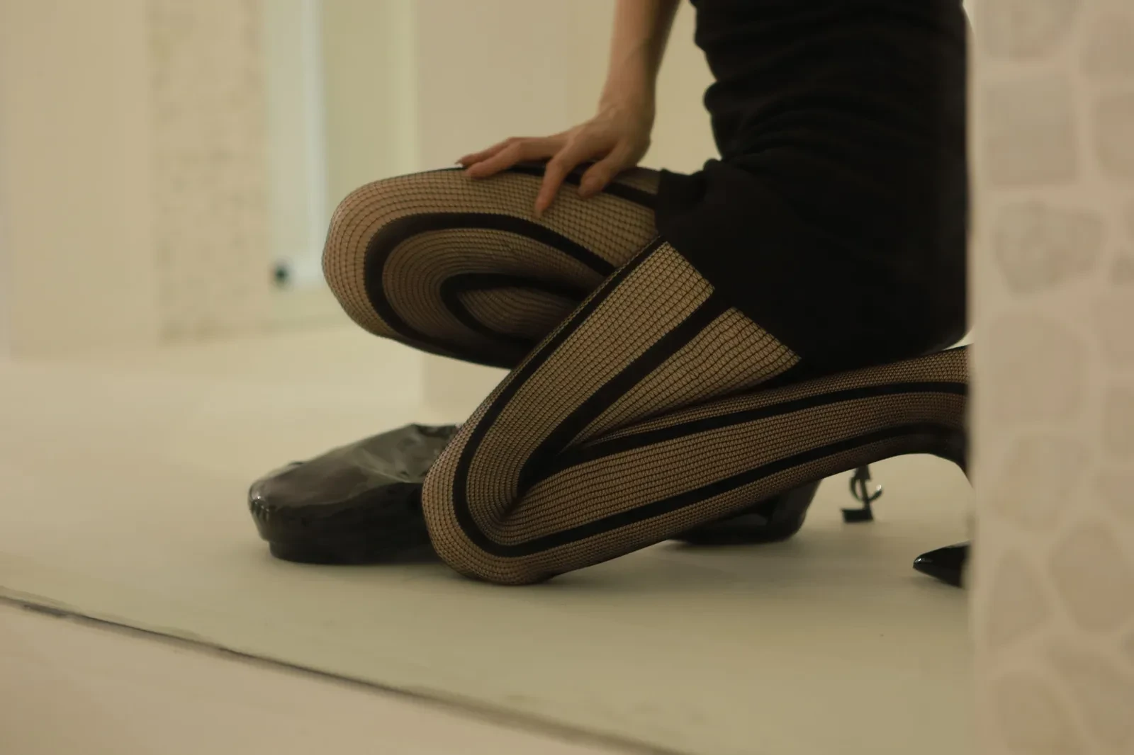 Sia不吃鱼 &#8211; 虾线黑丝 [51P]