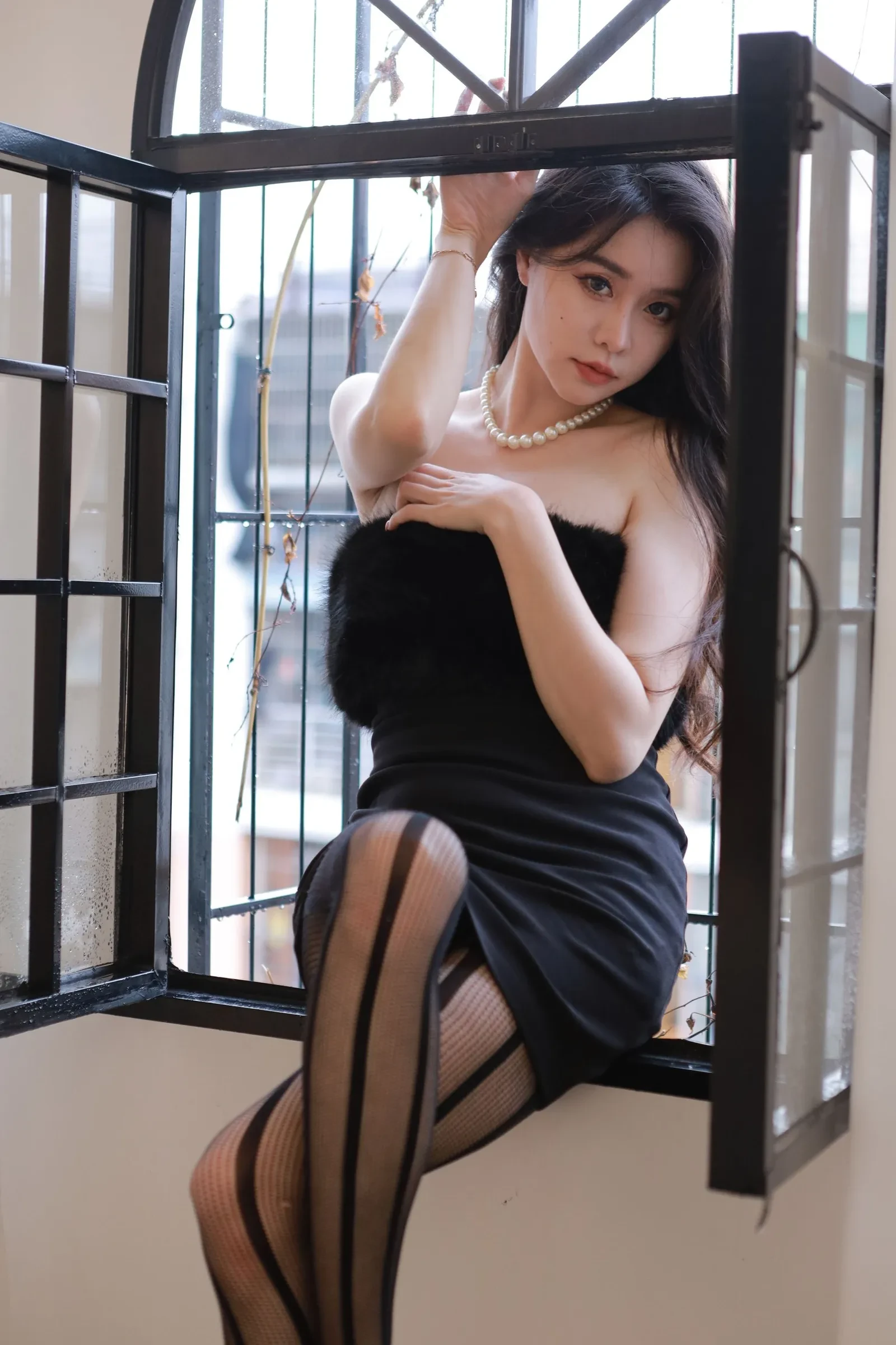 Sia不吃鱼 – 虾线黑丝 [51P]