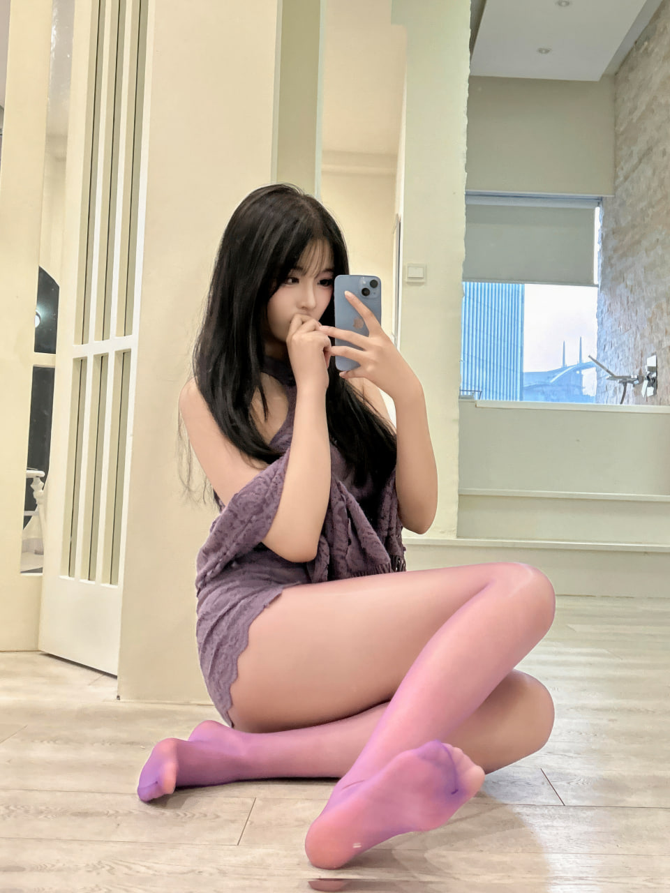 轩萧学姐 紫色旗袍红丝[74P]