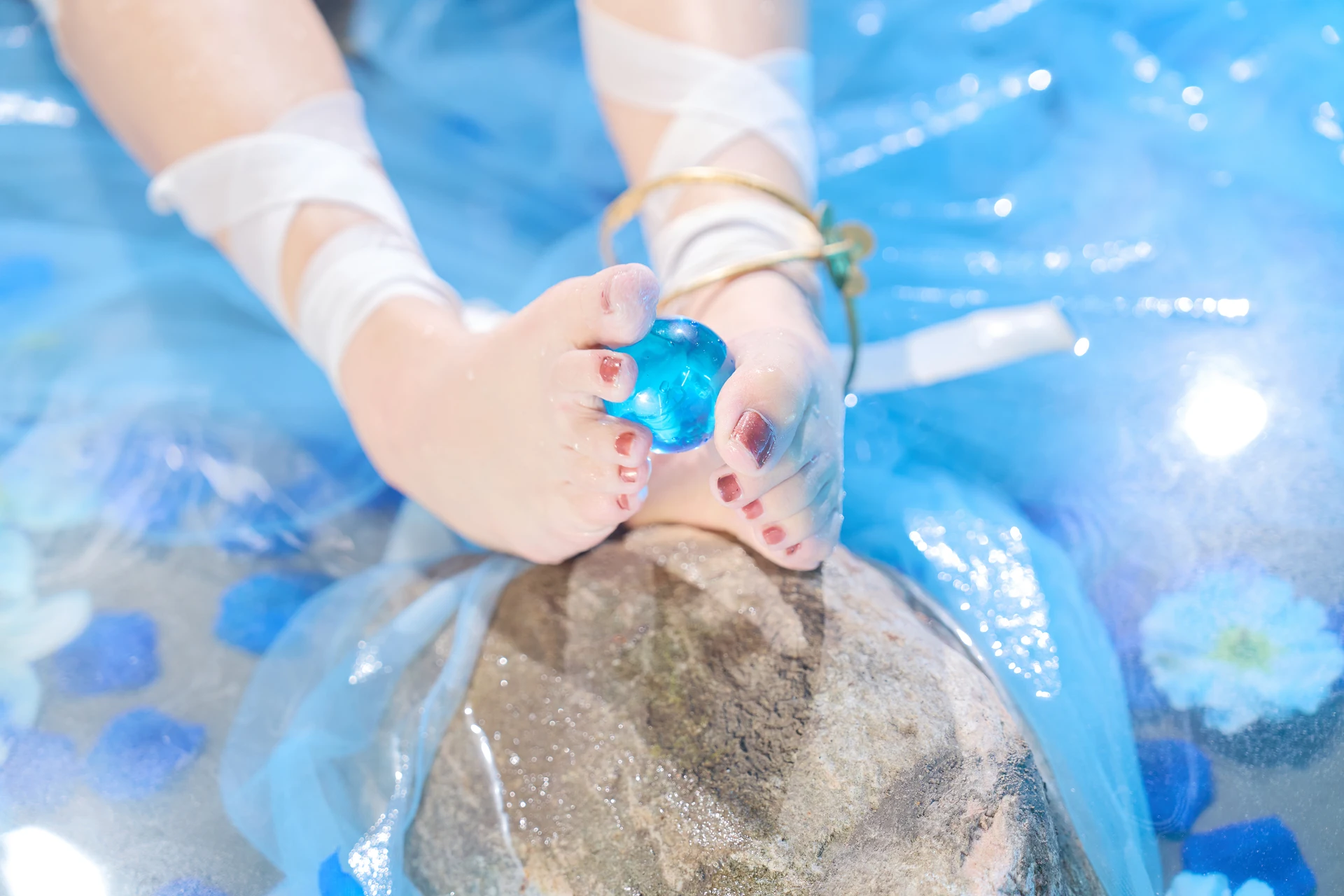 阿薰kaOri &#8211; 鸣潮 谕女尤诺 玉足篇 [92P]