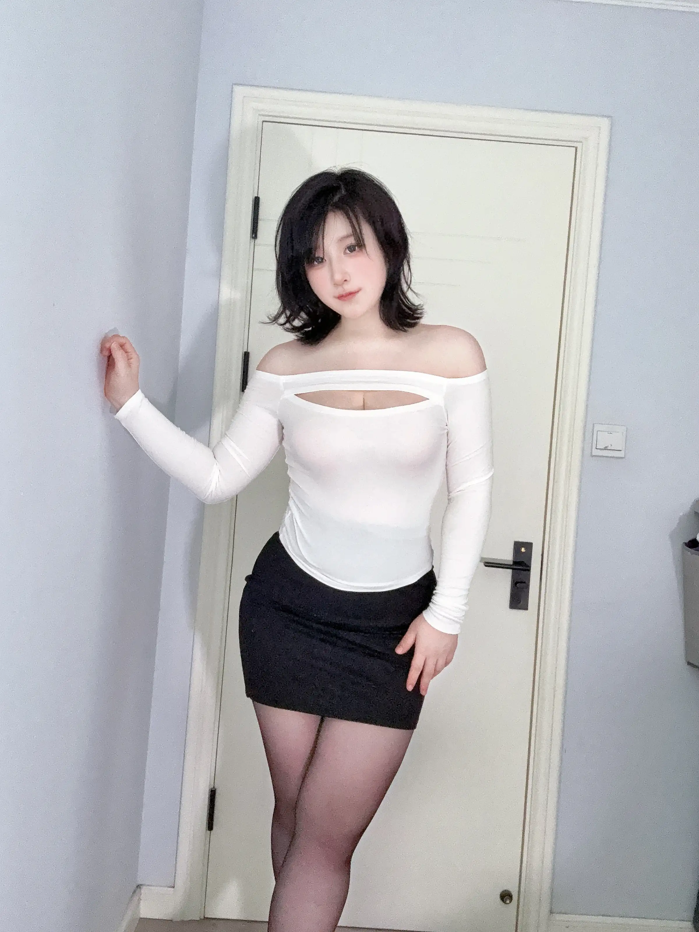 Zyra秋 – 妈妈的裙子 [47P]