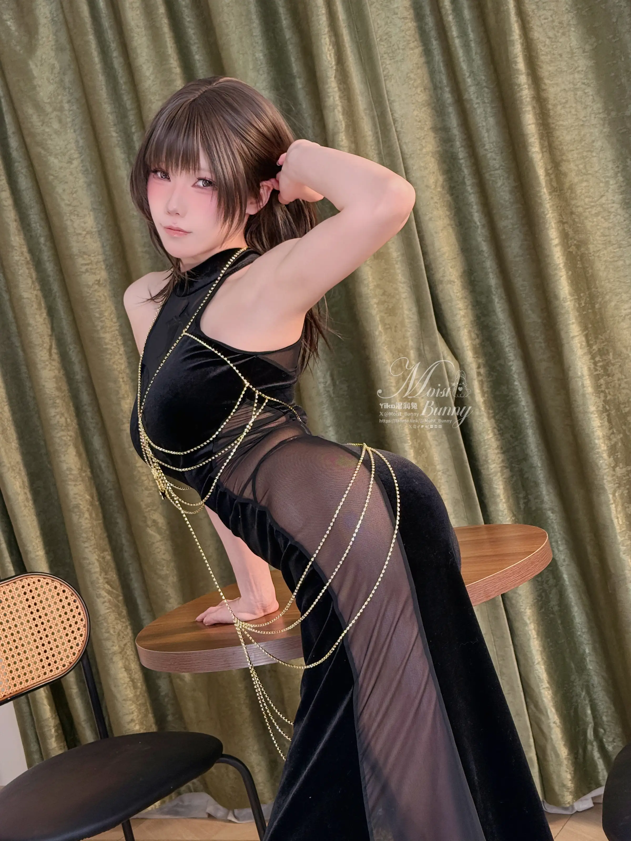 咬一口兔娘(黏黏团子兔) – 黑色丽花 [34P]