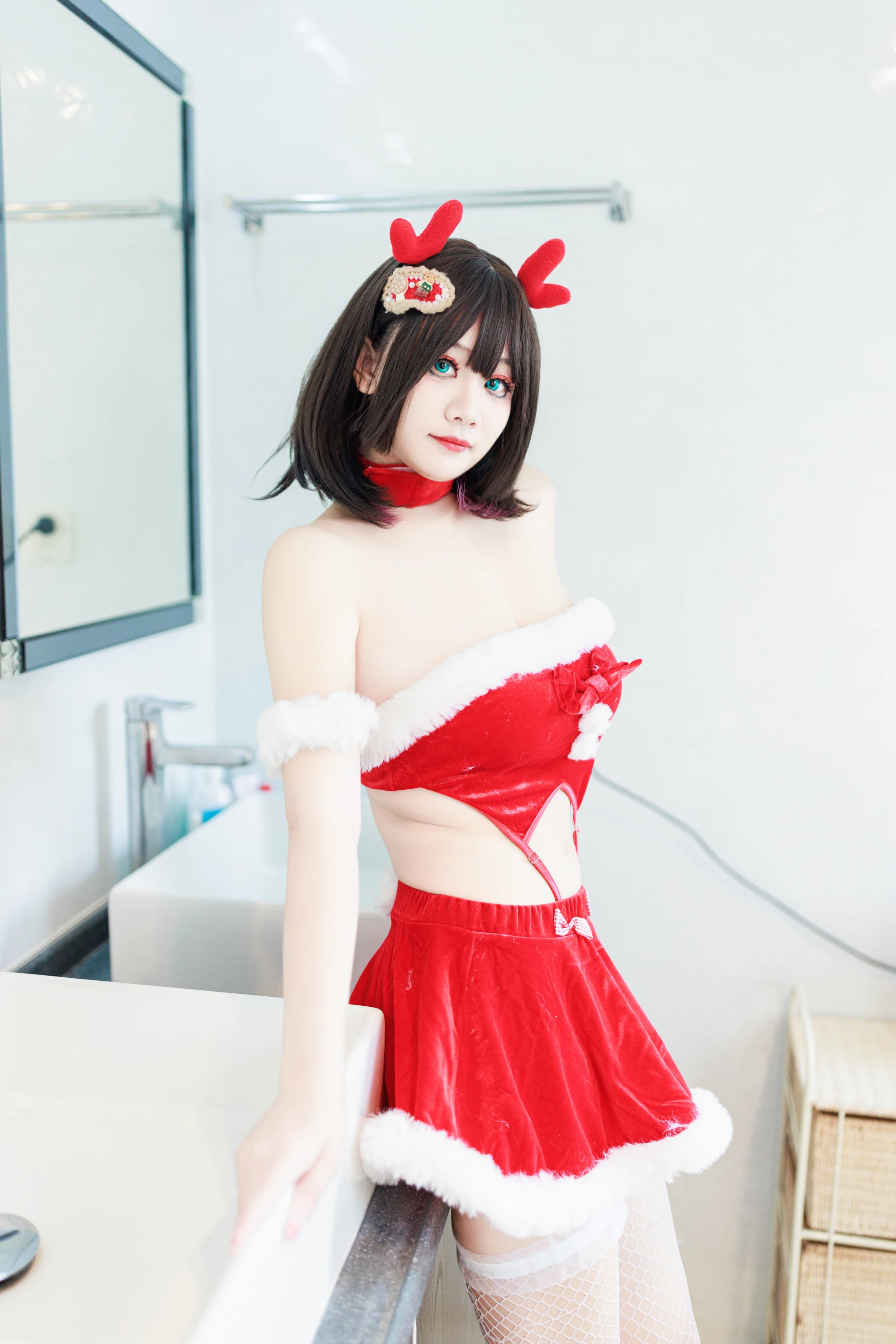 阿雪雪 – 圣诞居家 [83P]