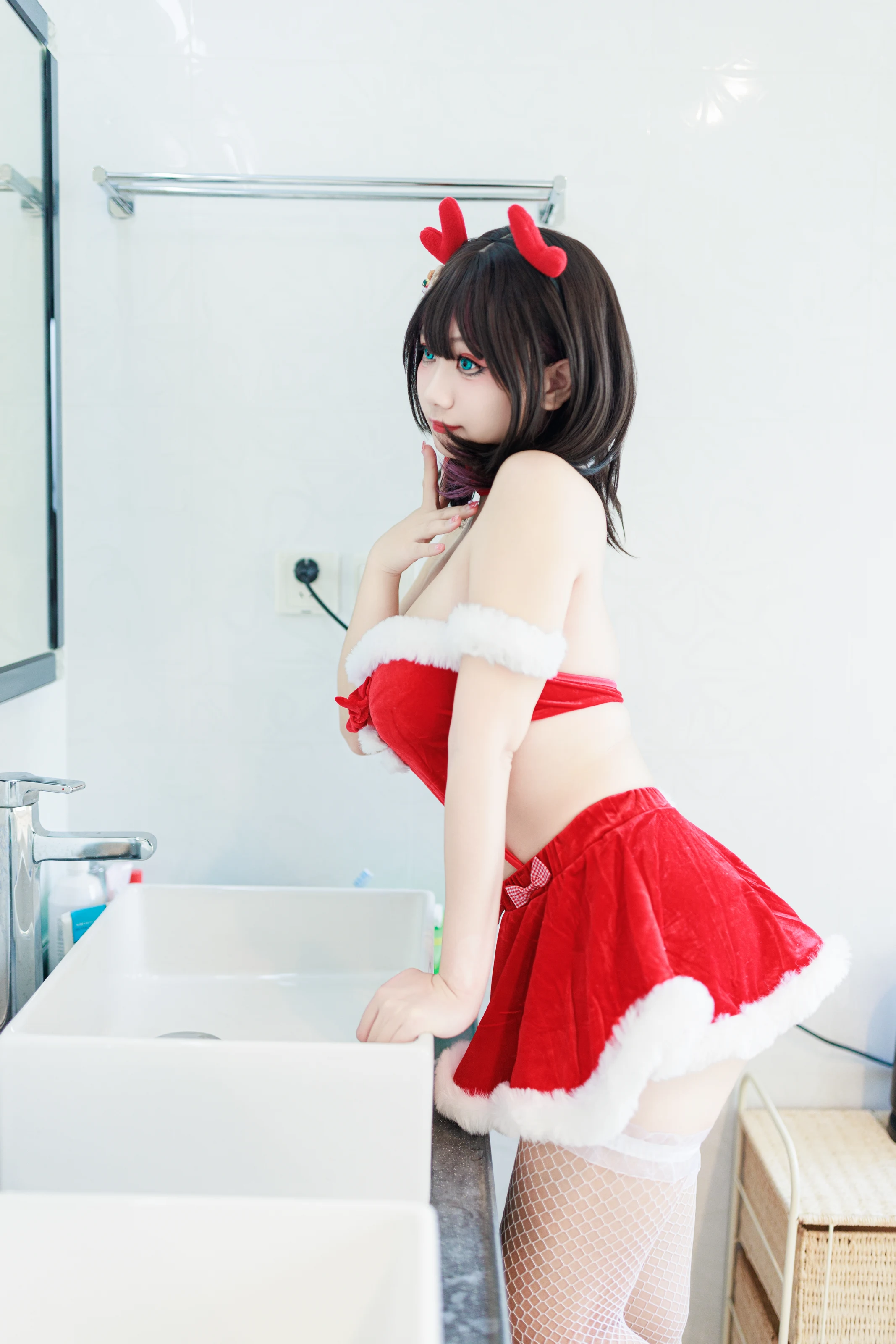 阿雪雪 – 圣诞居家 [83P]