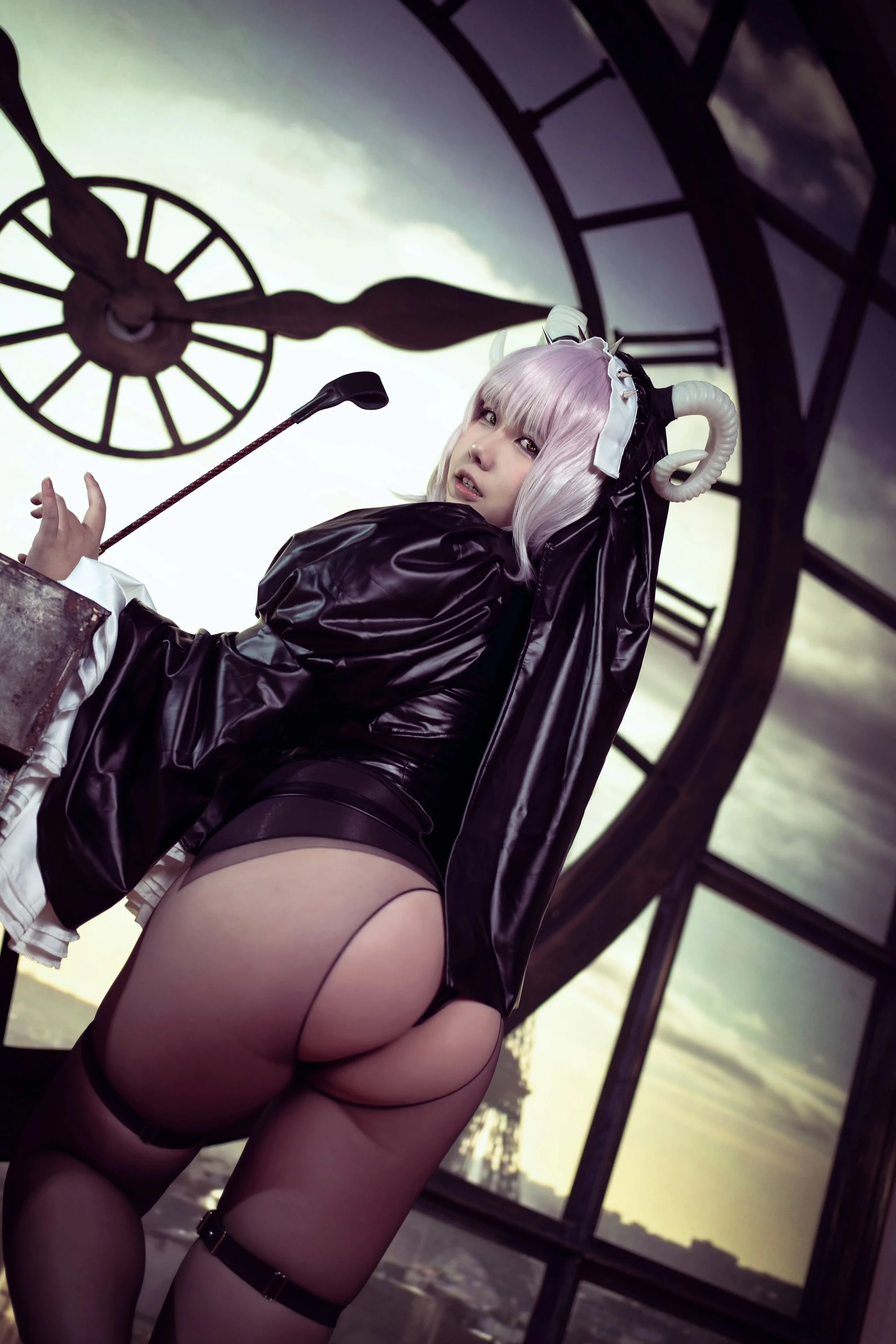 阿半今天很开心 – 开裆裤恶魔 [75P]