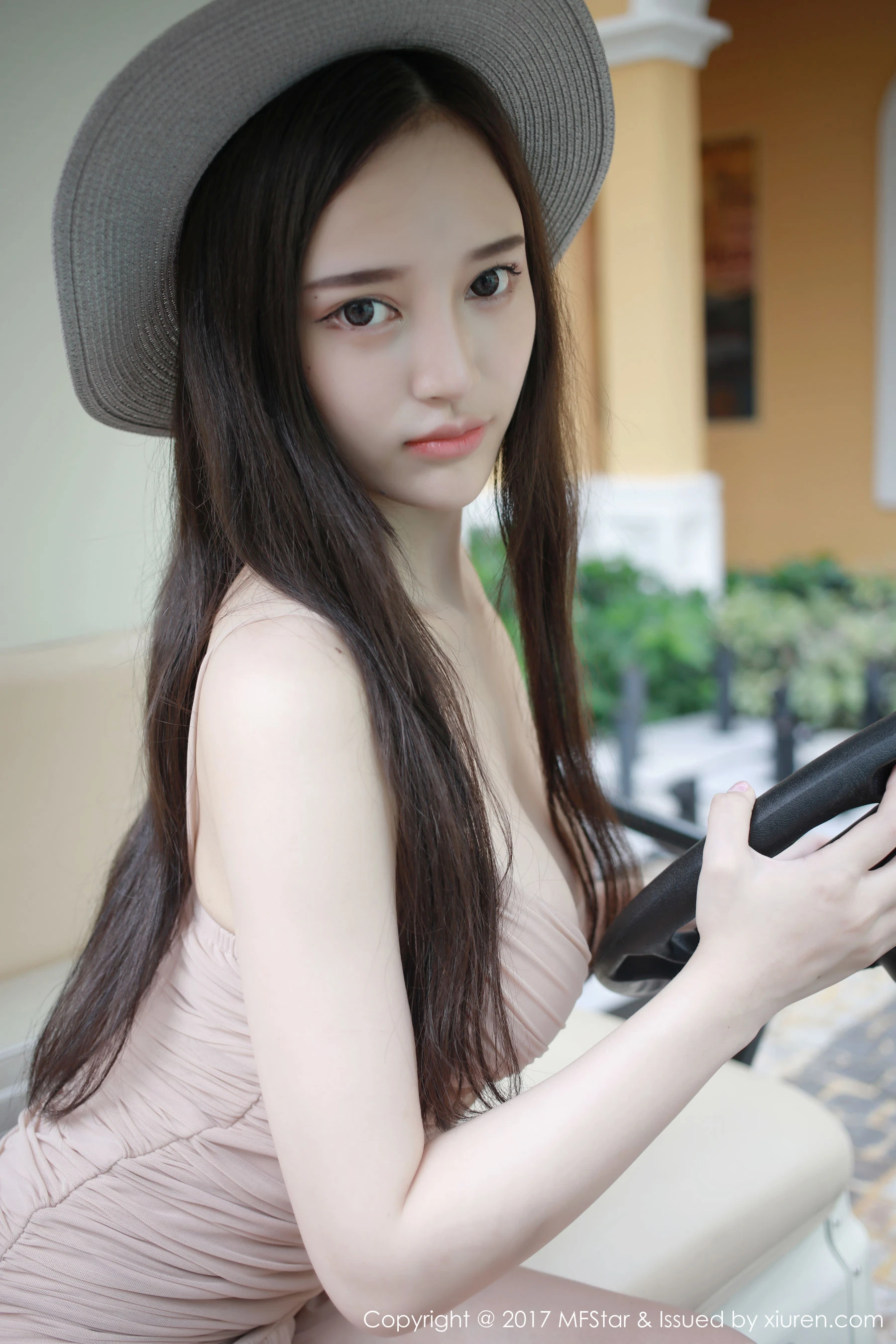 唐琪儿il《性感吊裙与开衩睡衣》 模范学院 Vol.106