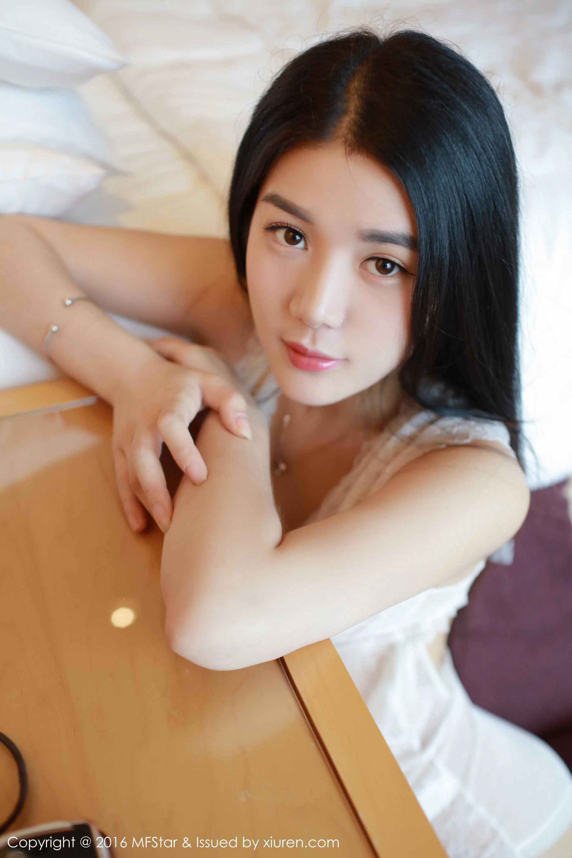 王梓童Doirs《气质独特，肌肤胜雪，杨柳细腰的美女模特》 模范学院 Vol.062