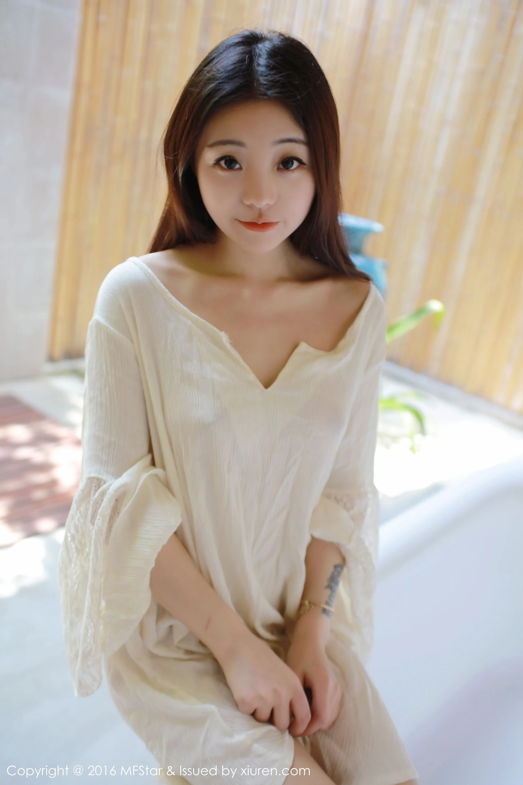 佘贝拉bella《湿身诱惑与激凸福利》 模范学院 Vol.072