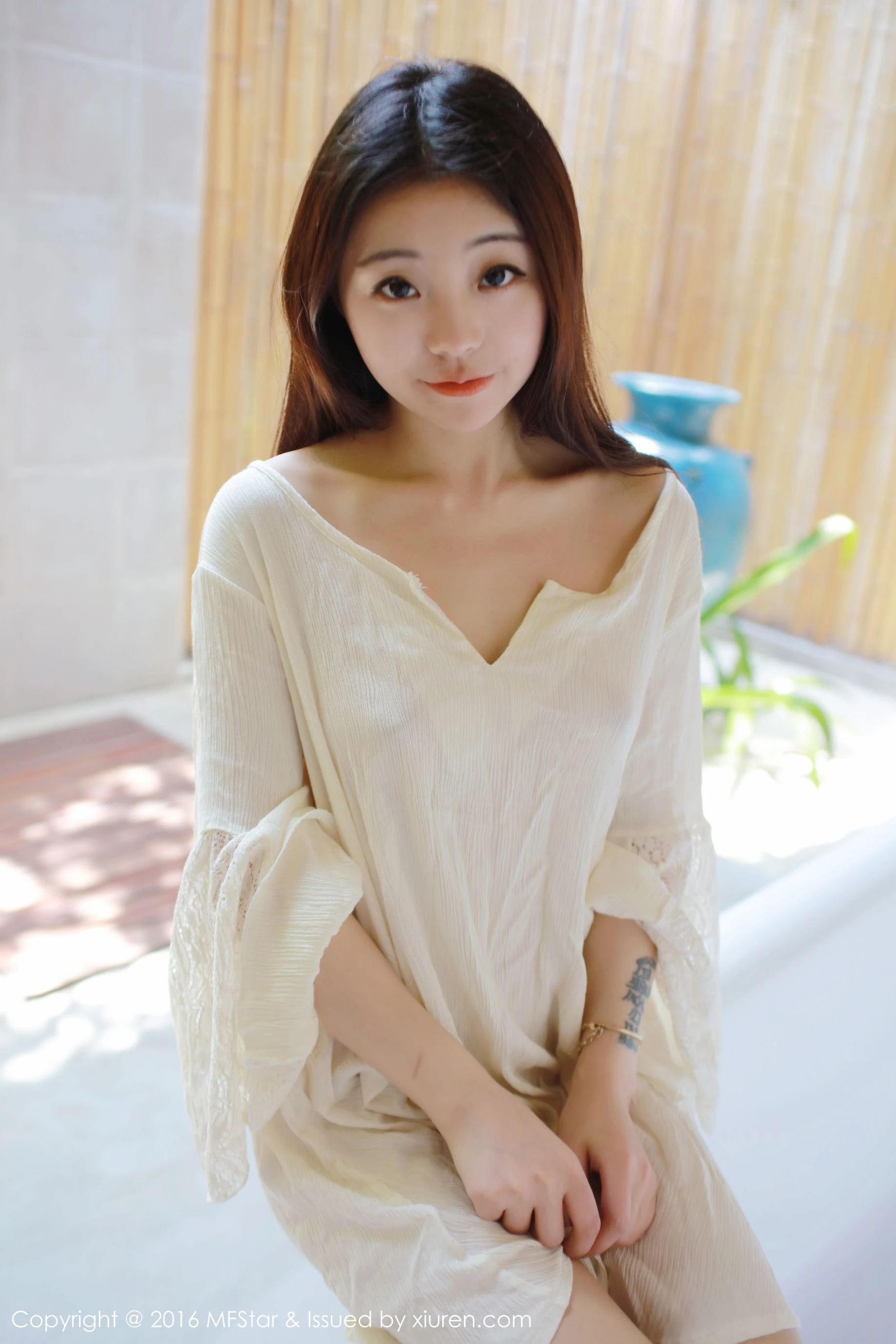 佘贝拉bella《湿身诱惑与激凸福利》 模范学院 Vol.072