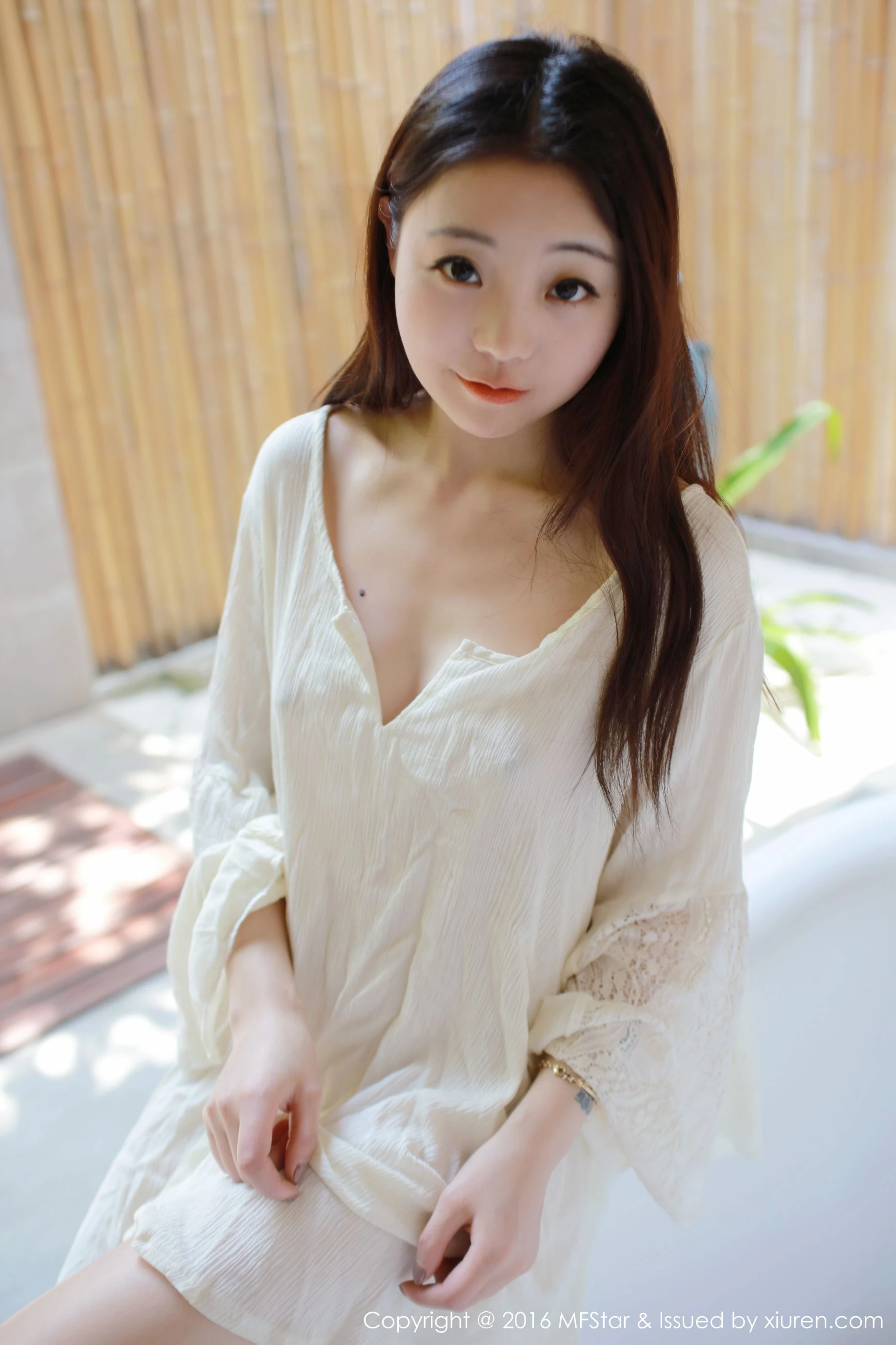 佘贝拉bella《湿身诱惑与激凸福利》 模范学院 Vol.072