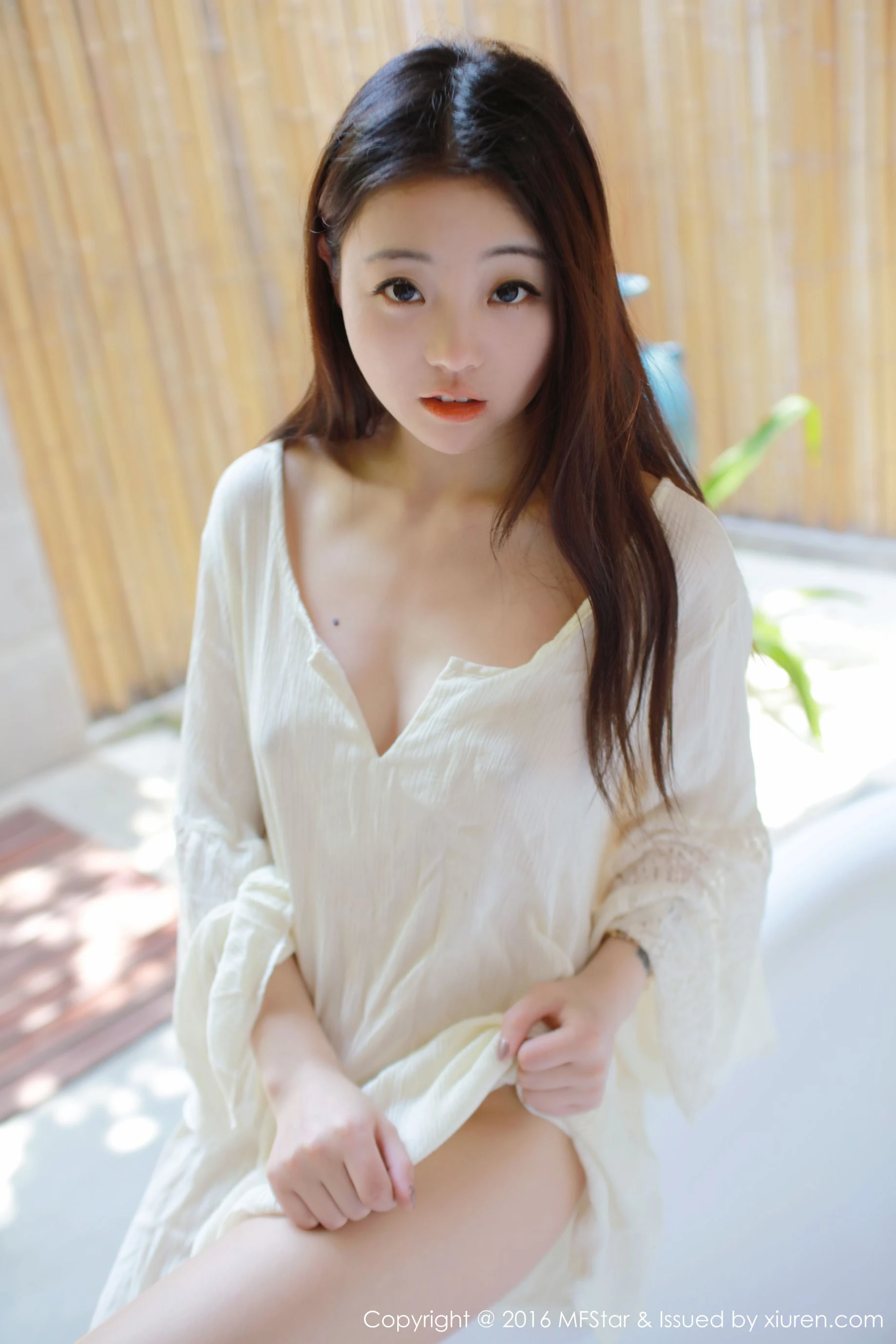 佘贝拉bella《湿身诱惑与激凸福利》 模范学院 Vol.072