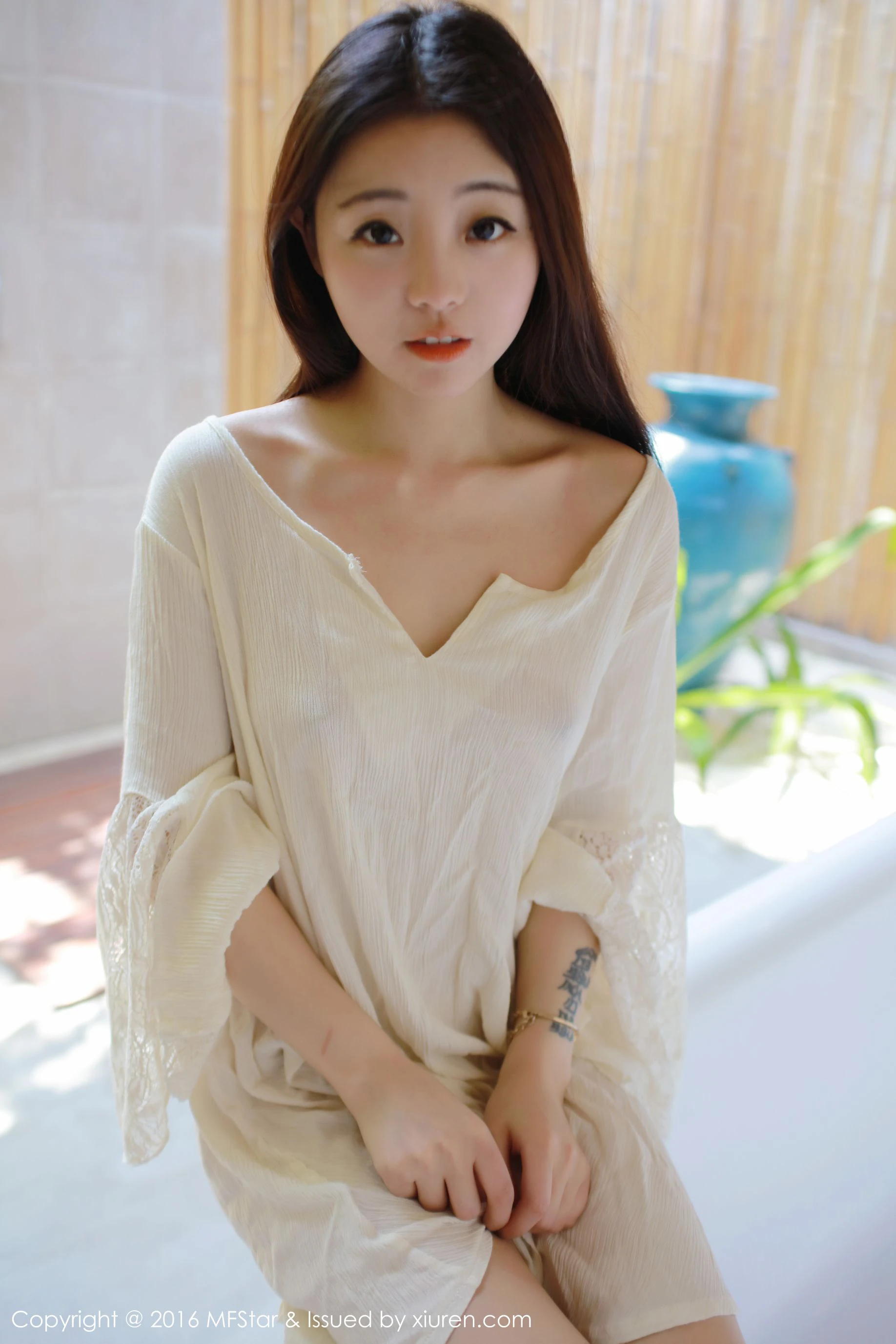 佘贝拉bella《湿身诱惑与激凸福利》 模范学院 Vol.072