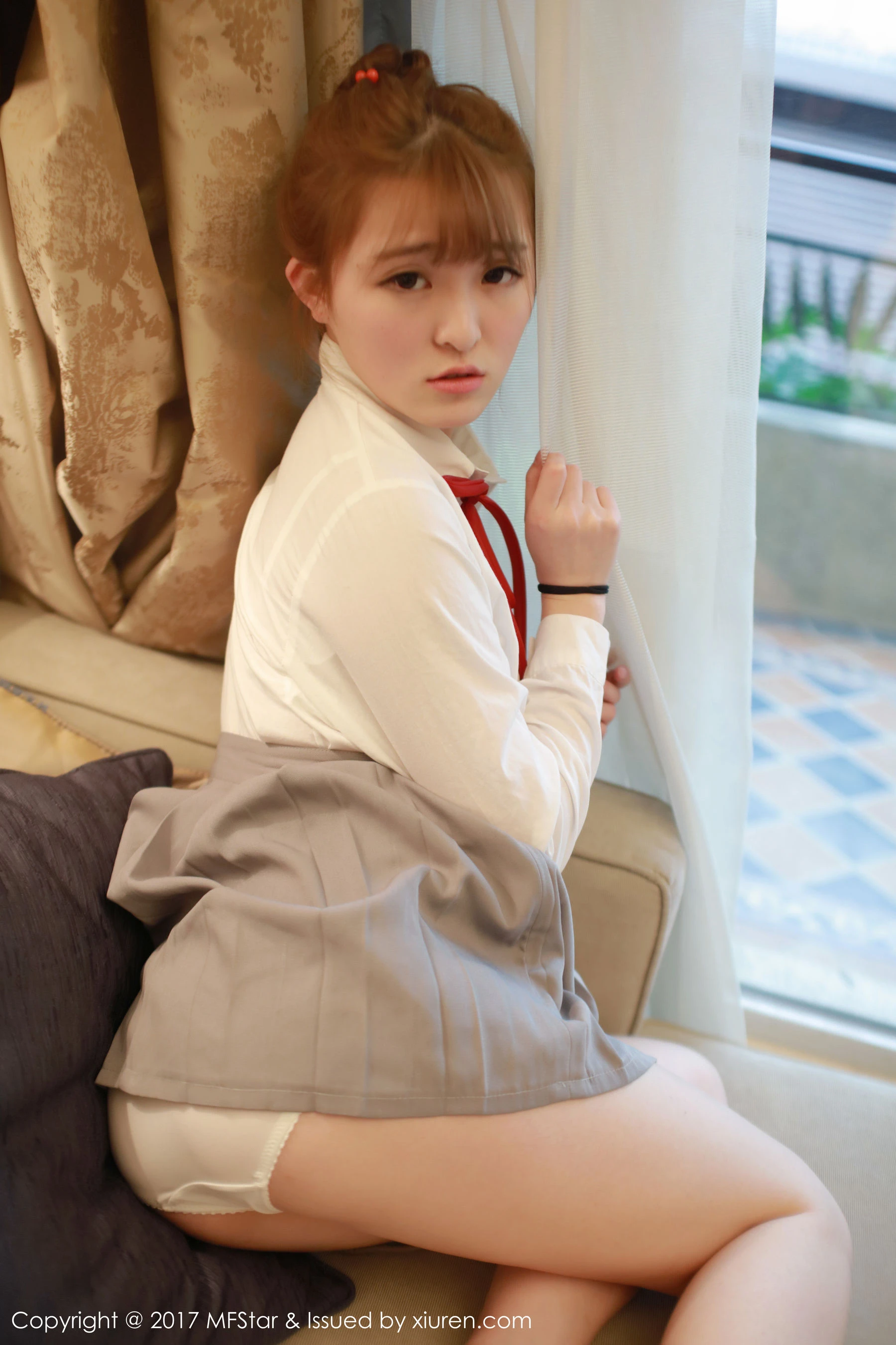 伊小七MoMo《学生装白衬衫+短裙系列》 模范学院 Vol.098