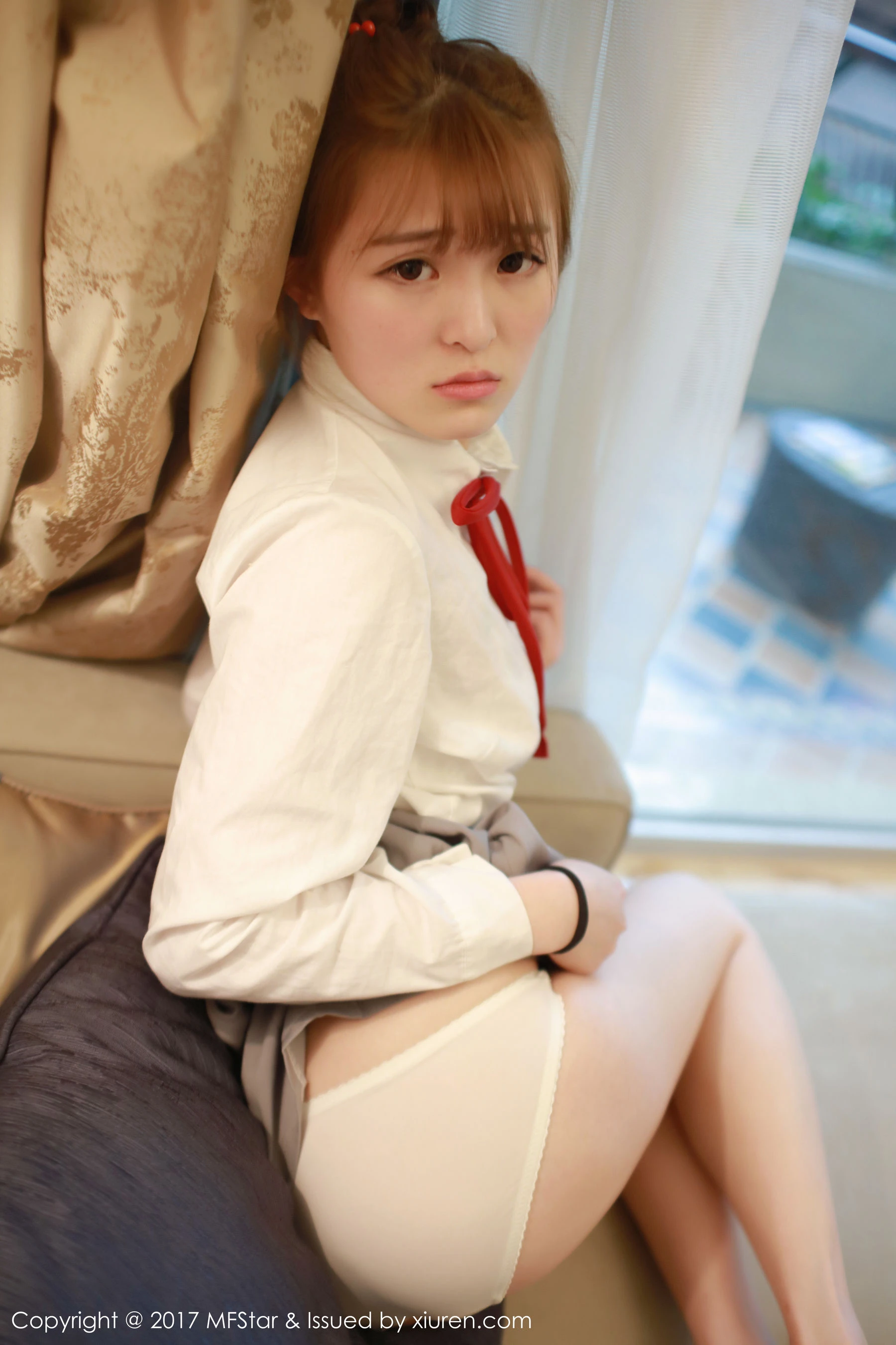 伊小七MoMo《学生装白衬衫+短裙系列》 模范学院 Vol.098