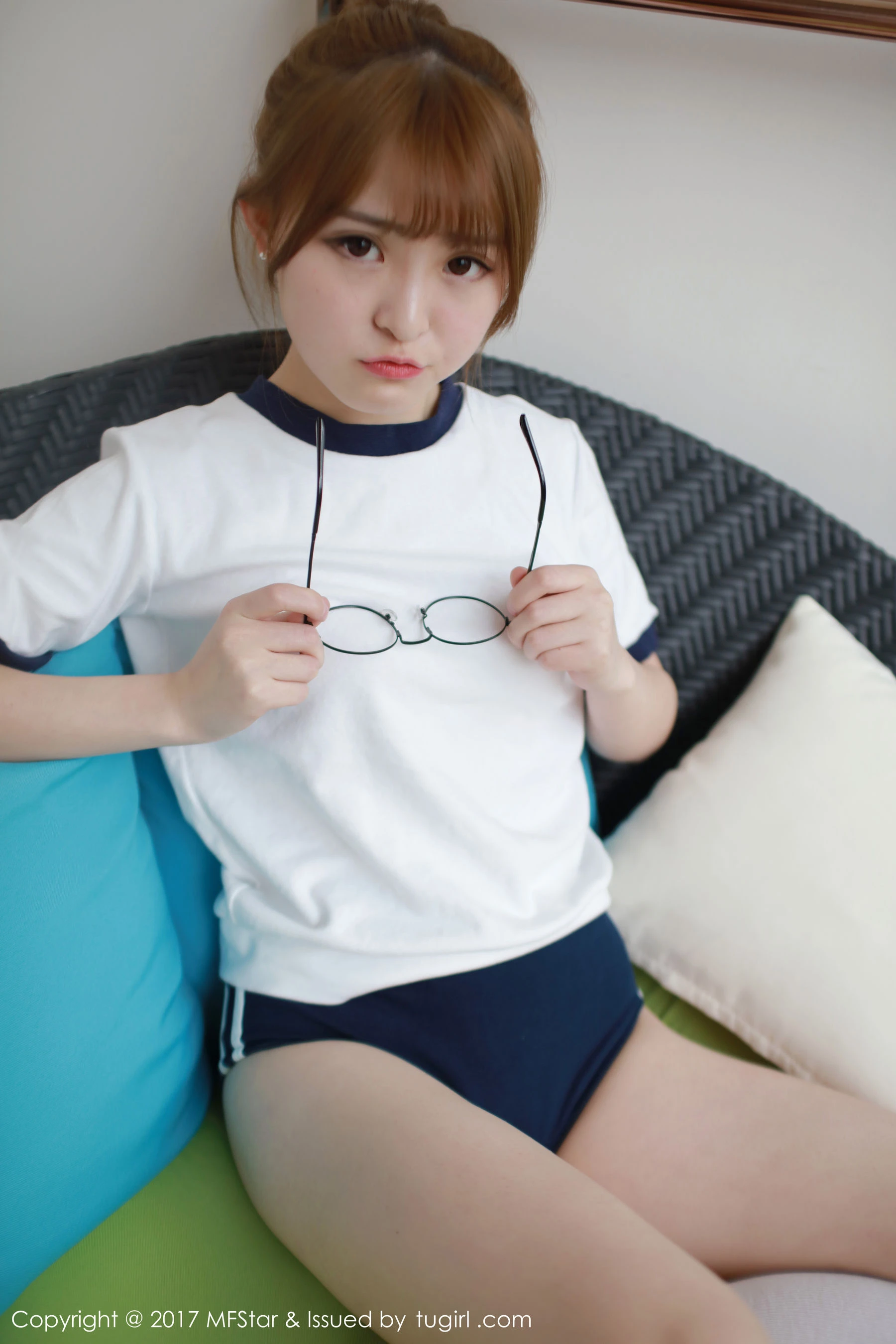 伊小七MoMo《运动服装扮+眼镜OL》 模范学院 Vol.090