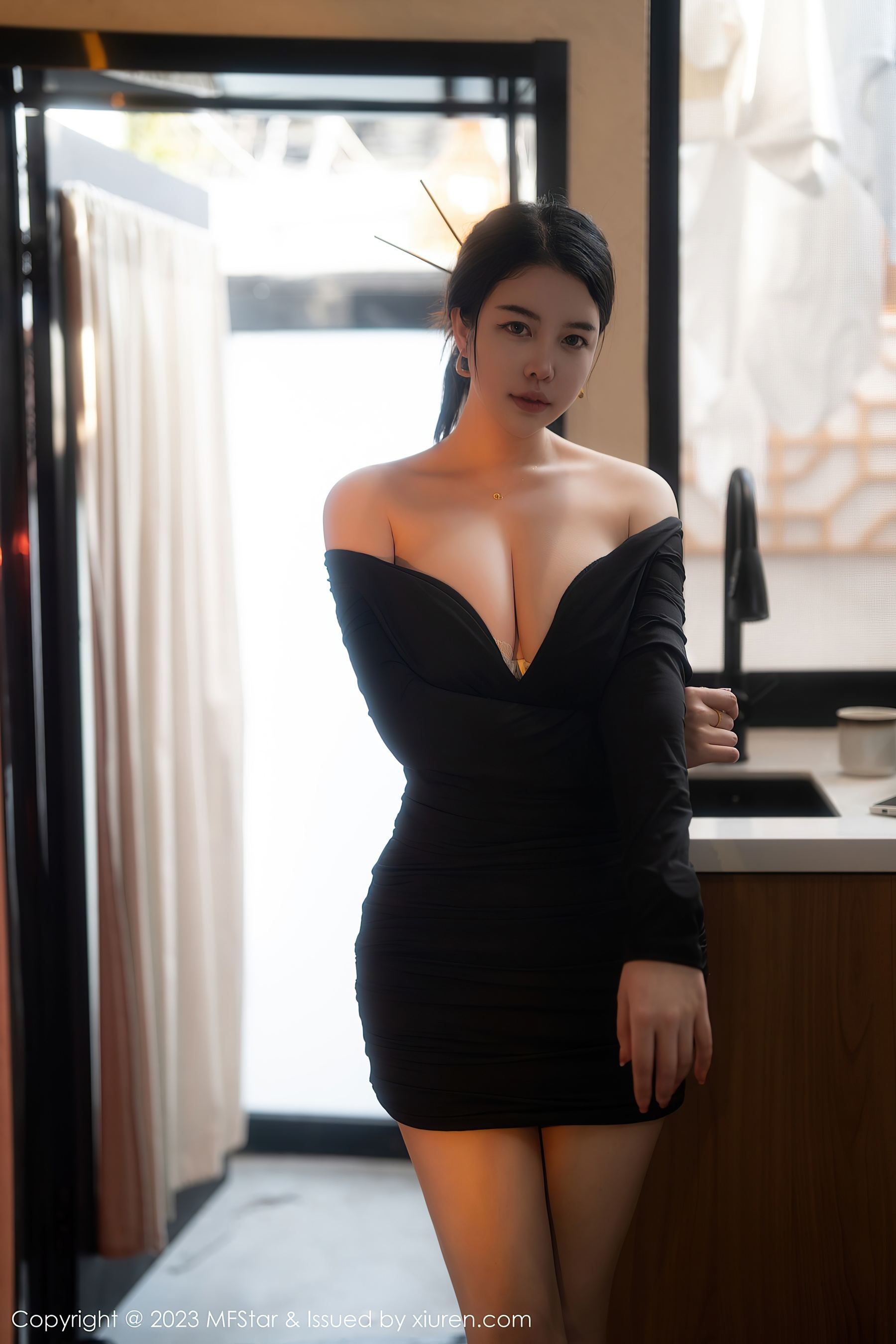 模范学院 VOL.596 樱桃小犊子 丰腴美臀